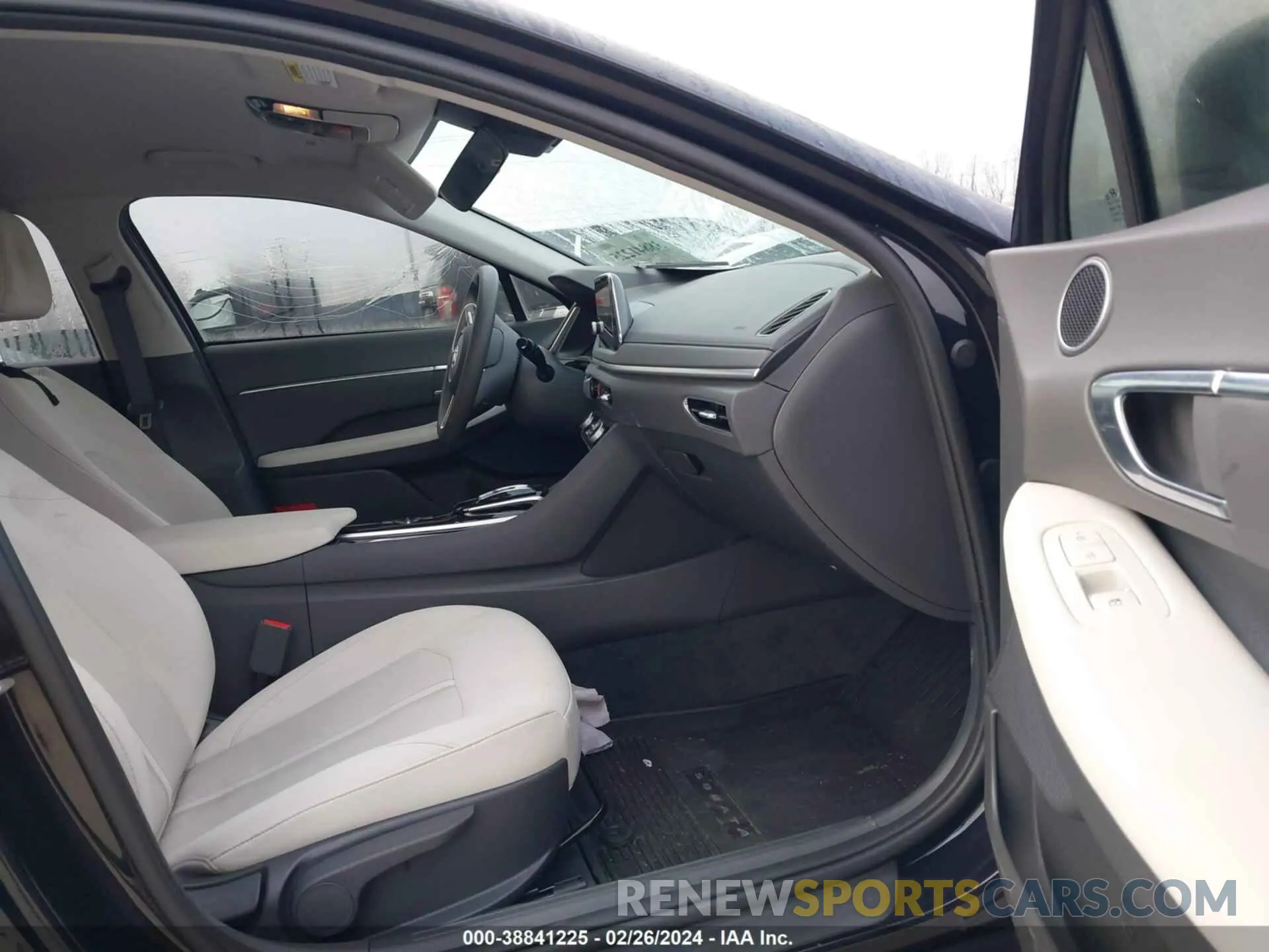 5 Photograph of a damaged car KMHL64JA9PA329659 HYUNDAI SONATA 2023