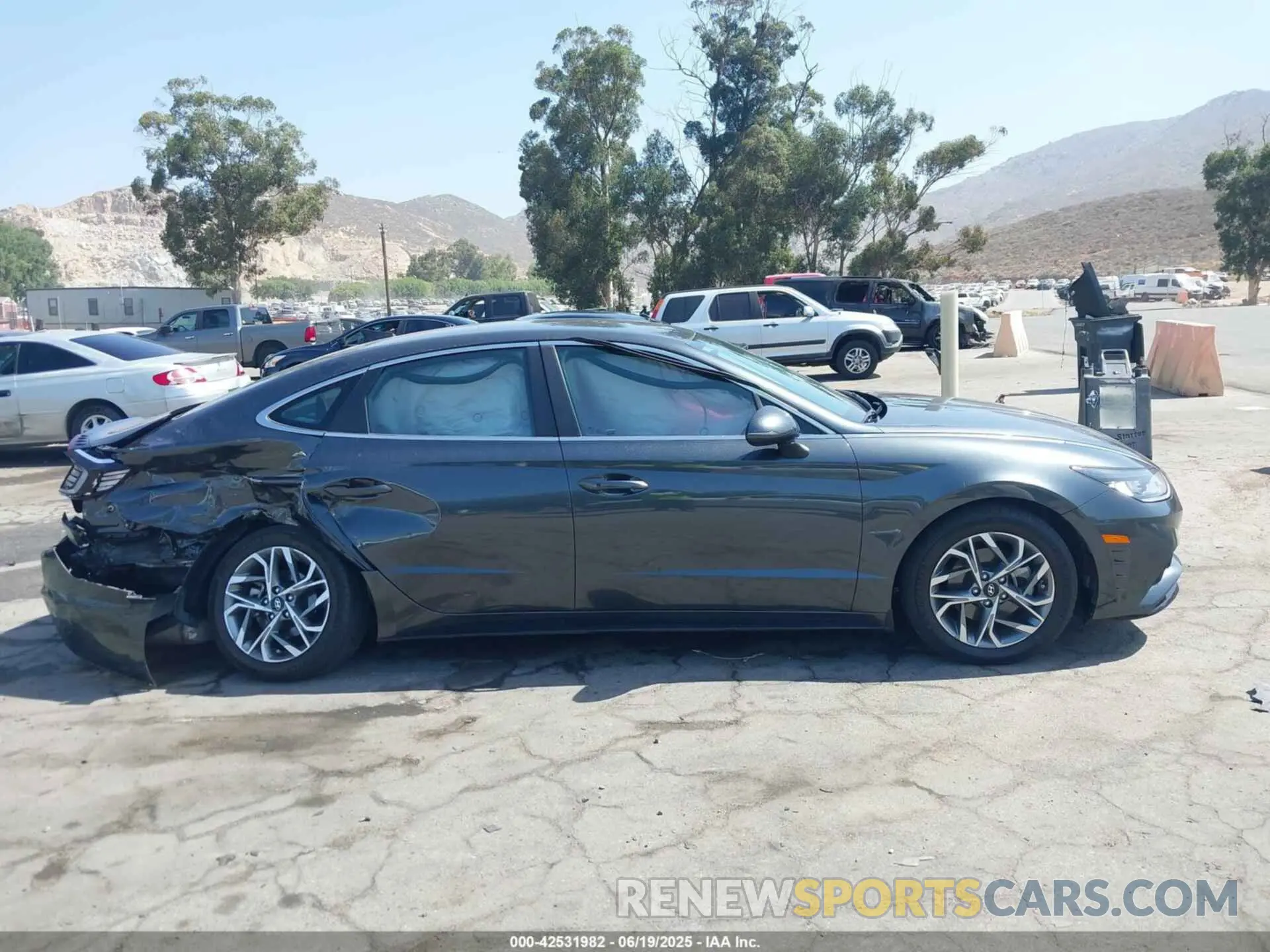 14 Photograph of a damaged car KMHL64JAXPA262957 HYUNDAI SONATA 2023