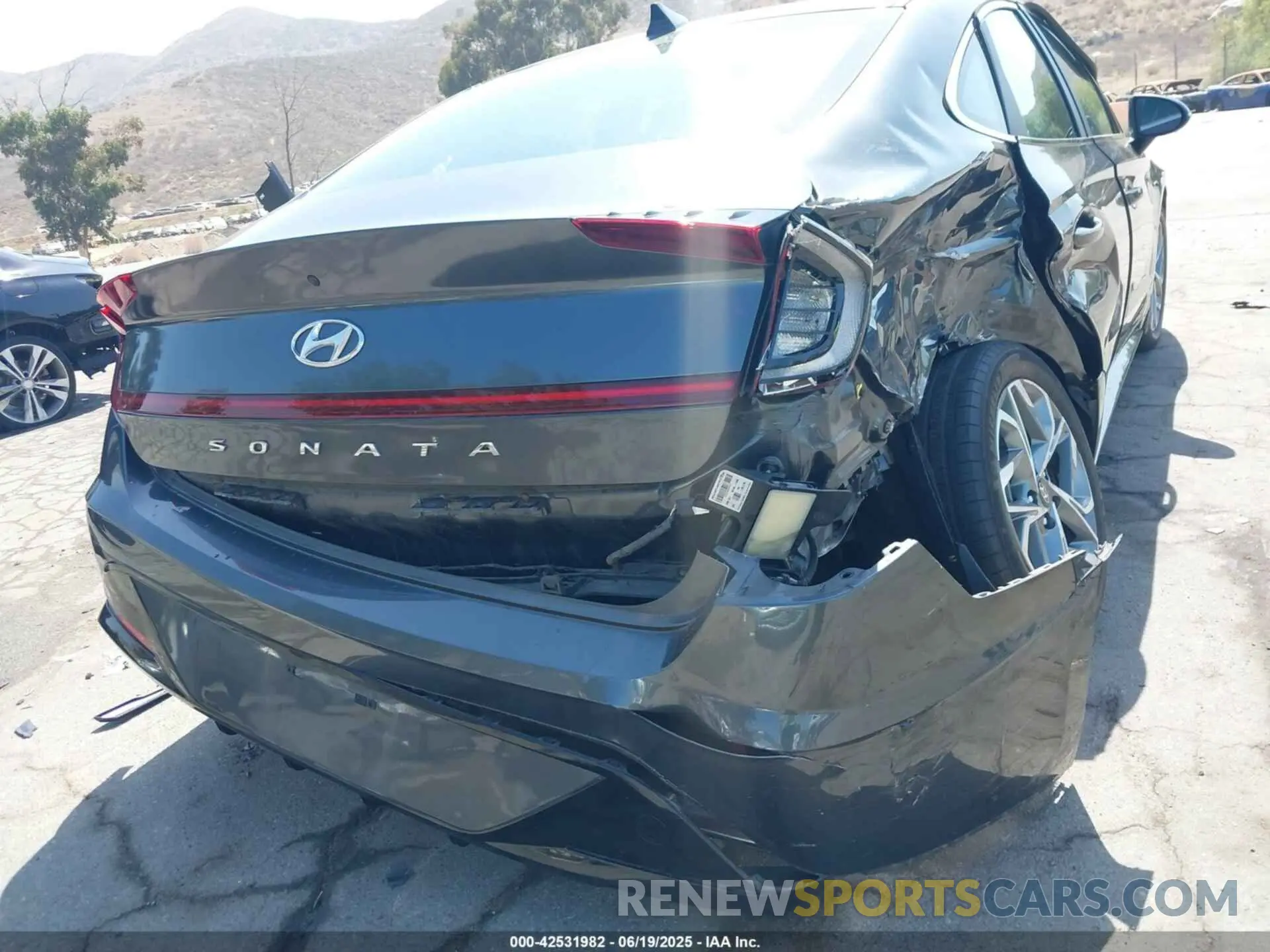 18 Photograph of a damaged car KMHL64JAXPA262957 HYUNDAI SONATA 2023