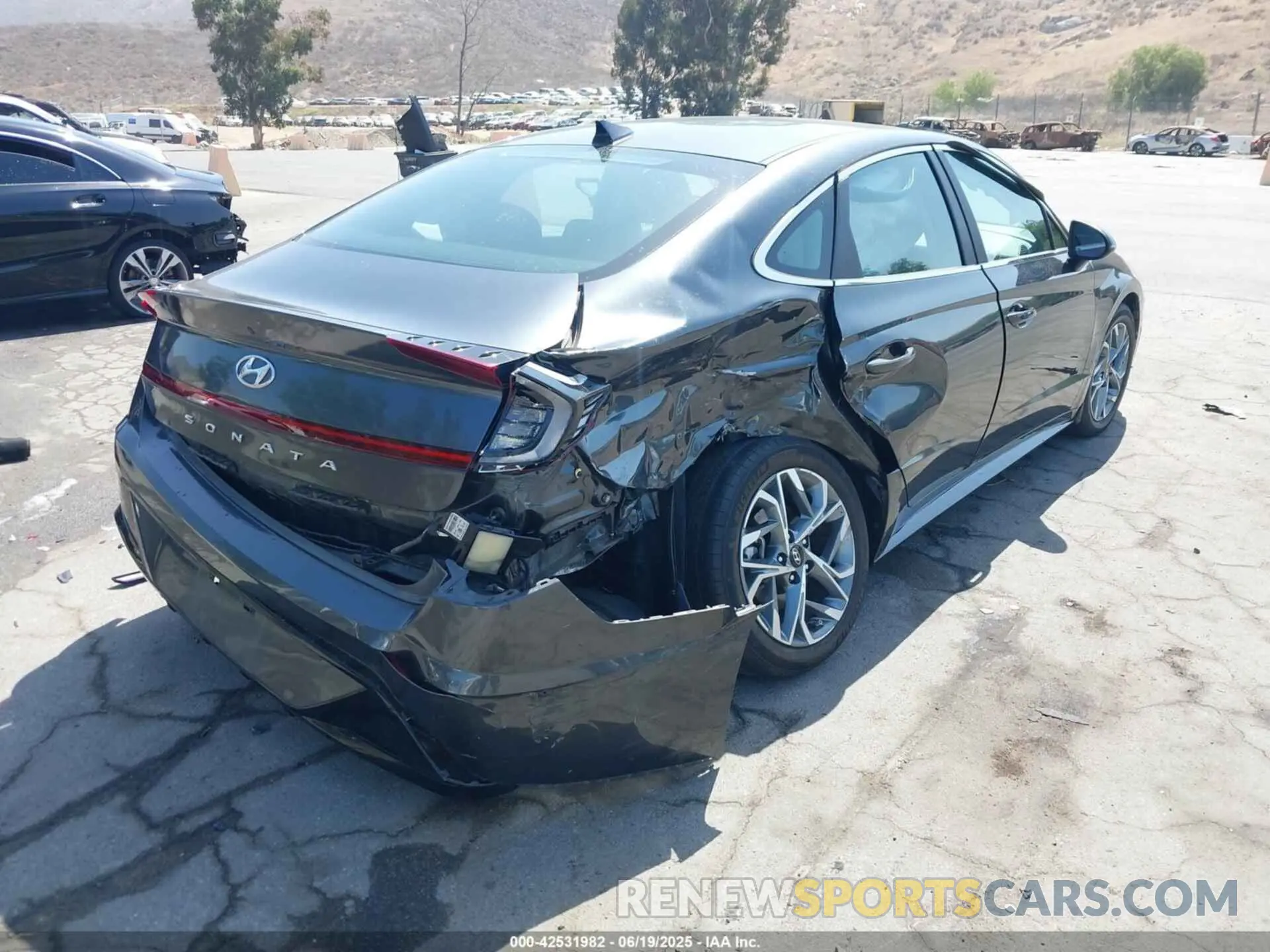 4 Photograph of a damaged car KMHL64JAXPA262957 HYUNDAI SONATA 2023