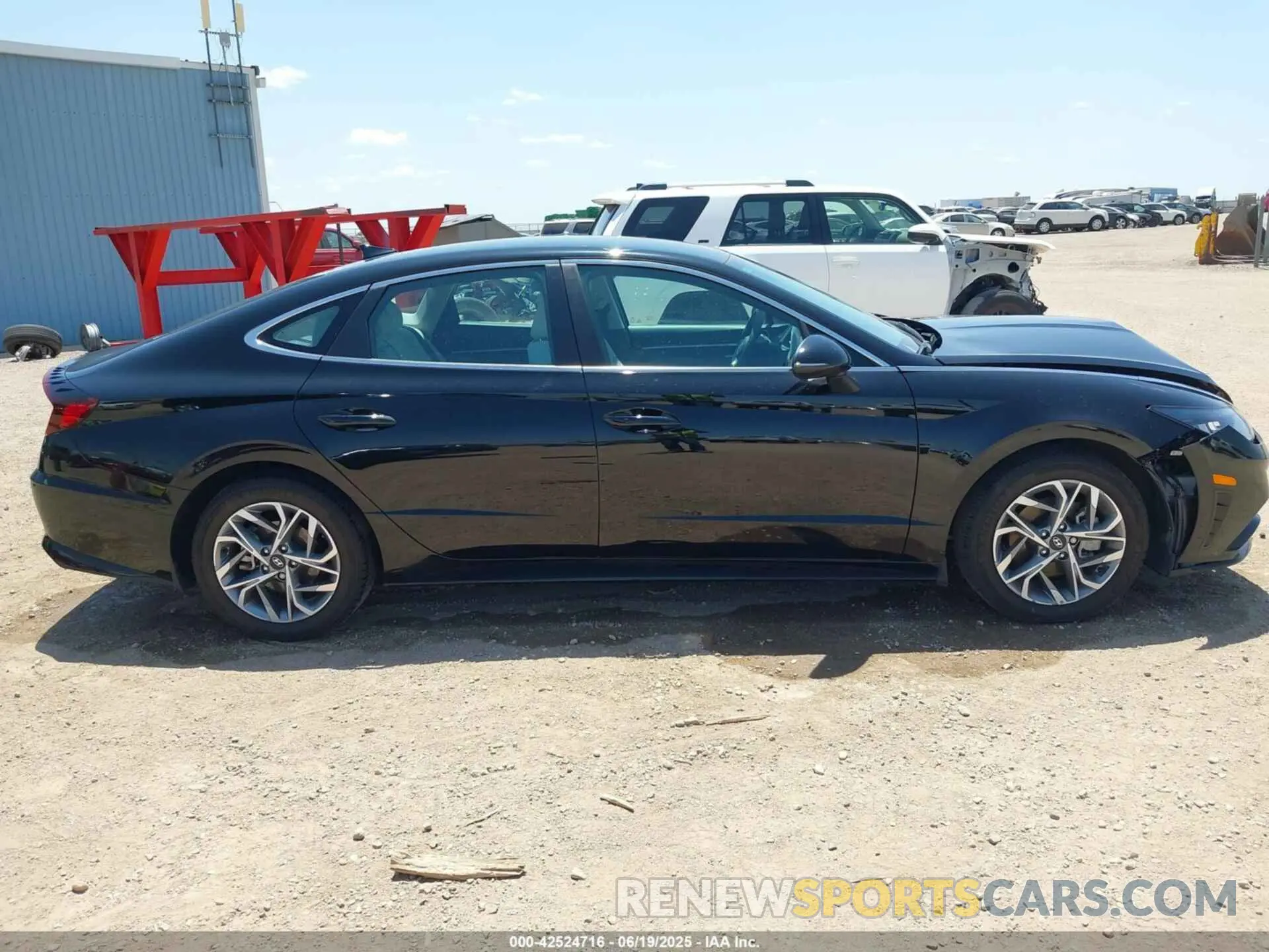 13 Photograph of a damaged car KMHL64JAXPA287423 HYUNDAI SONATA 2023