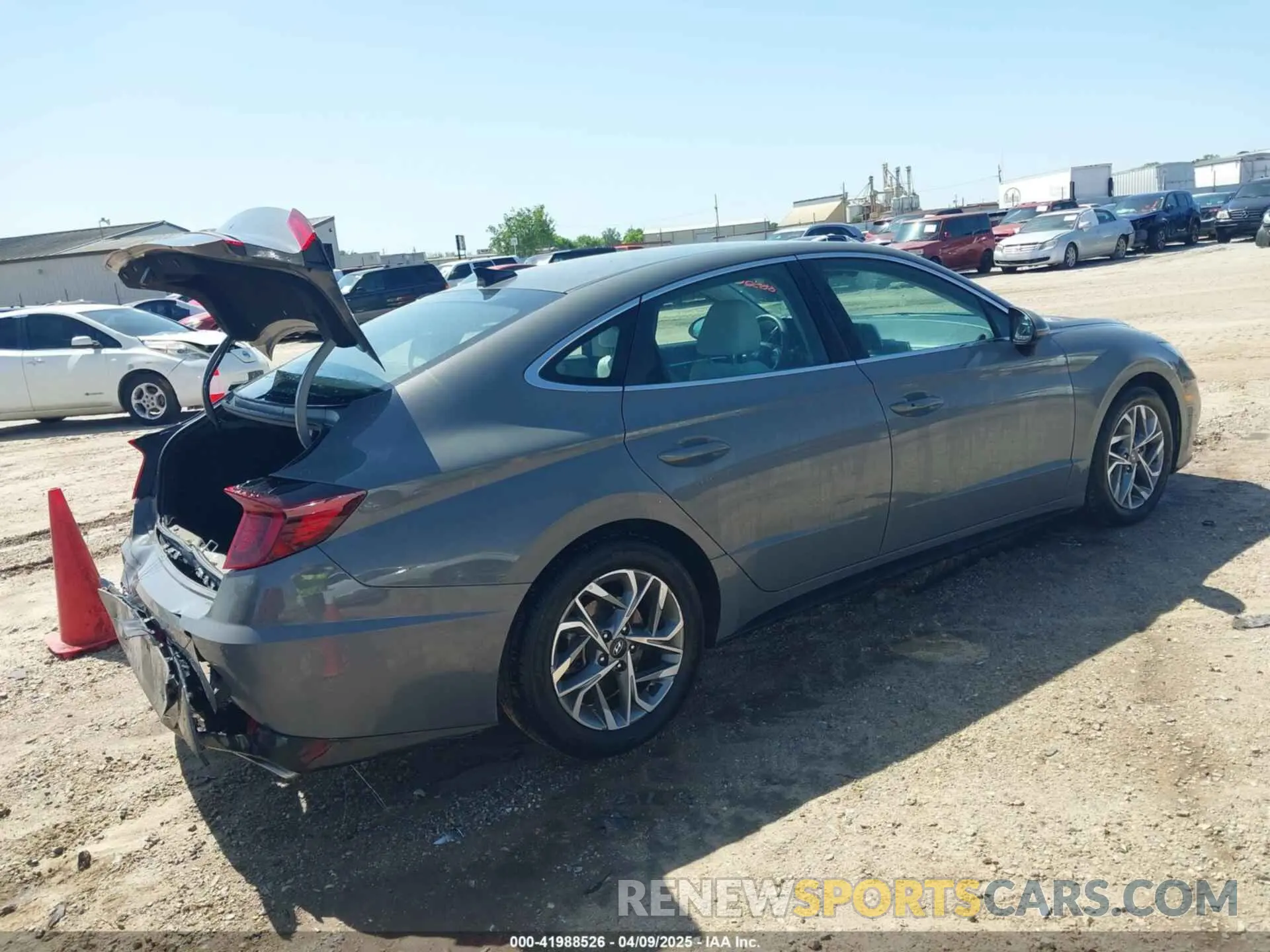 4 Photograph of a damaged car KMHL64JAXPA288278 HYUNDAI SONATA 2023