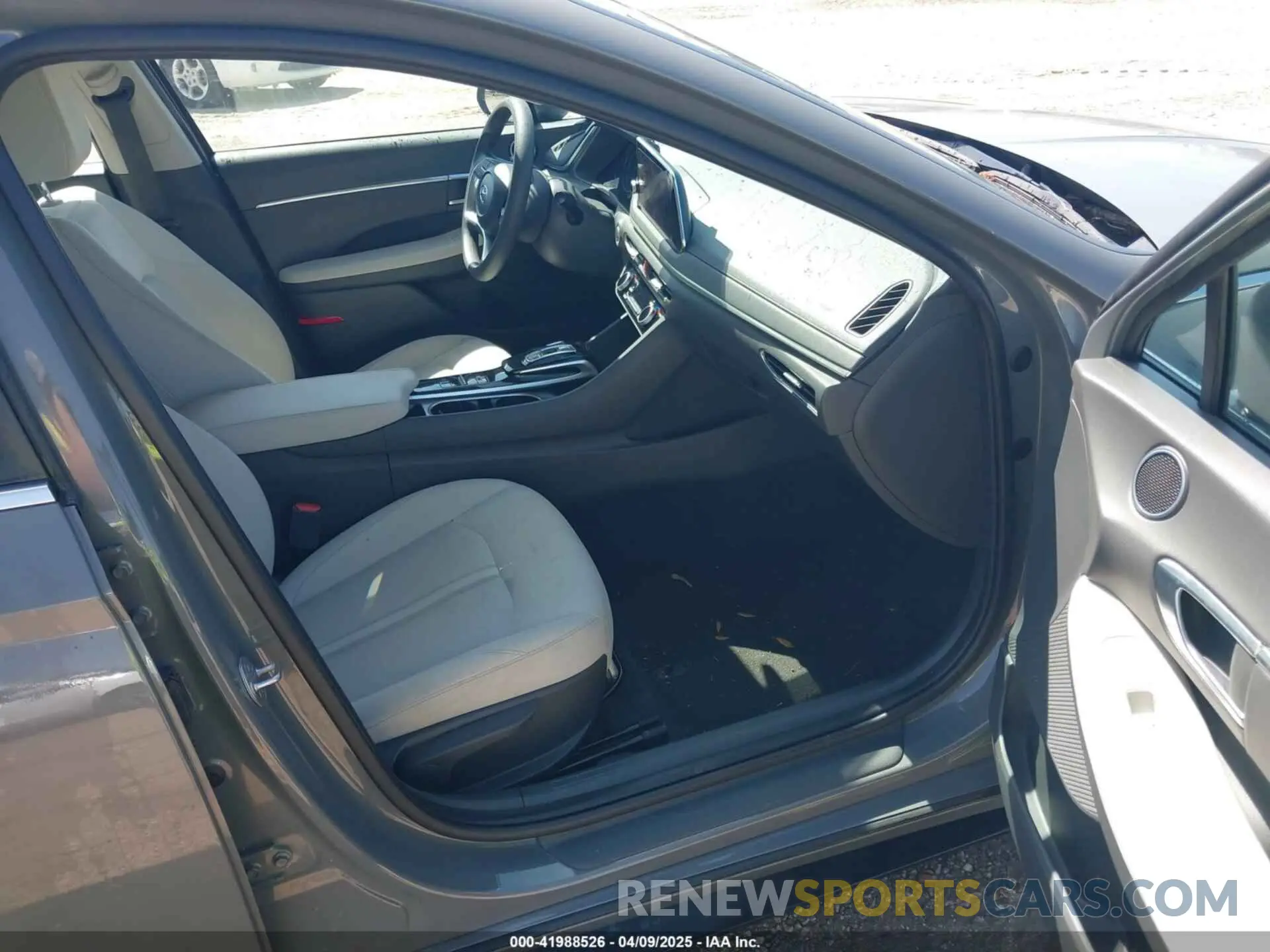 5 Photograph of a damaged car KMHL64JAXPA288278 HYUNDAI SONATA 2023