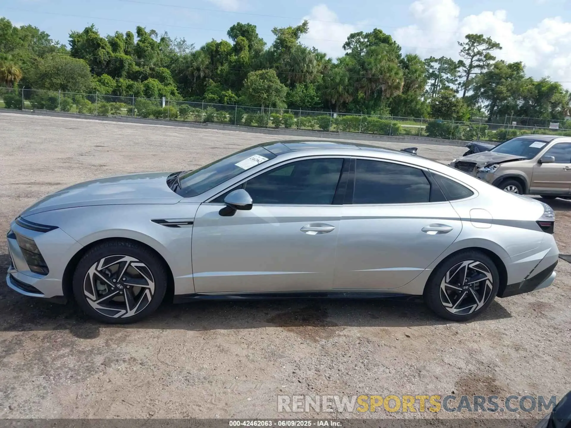 14 Photograph of a damaged car KMHL14JA2RA352315 HYUNDAI SONATA 2024