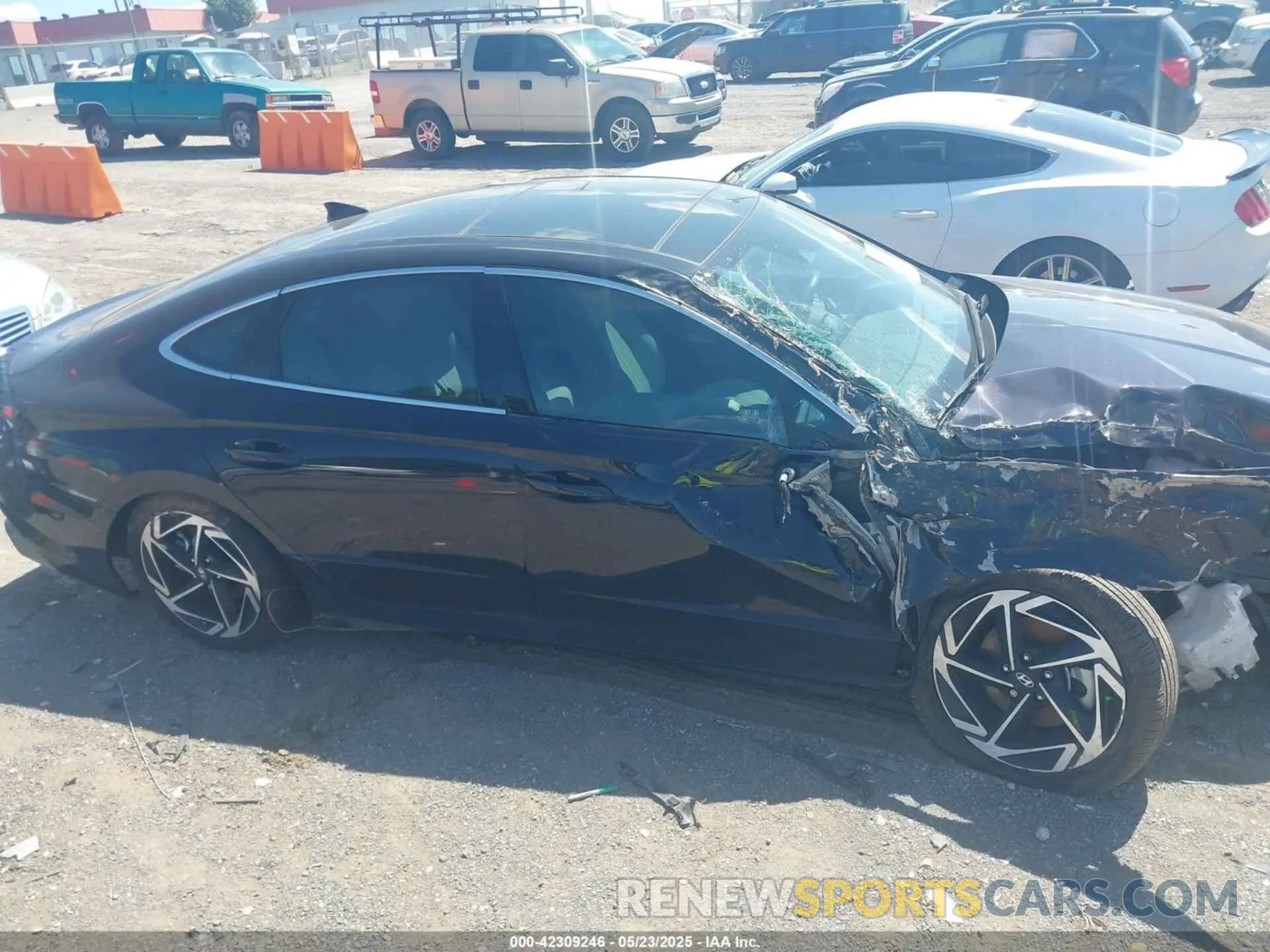 14 Photograph of a damaged car KMHL14JA3RA395464 HYUNDAI SONATA 2024