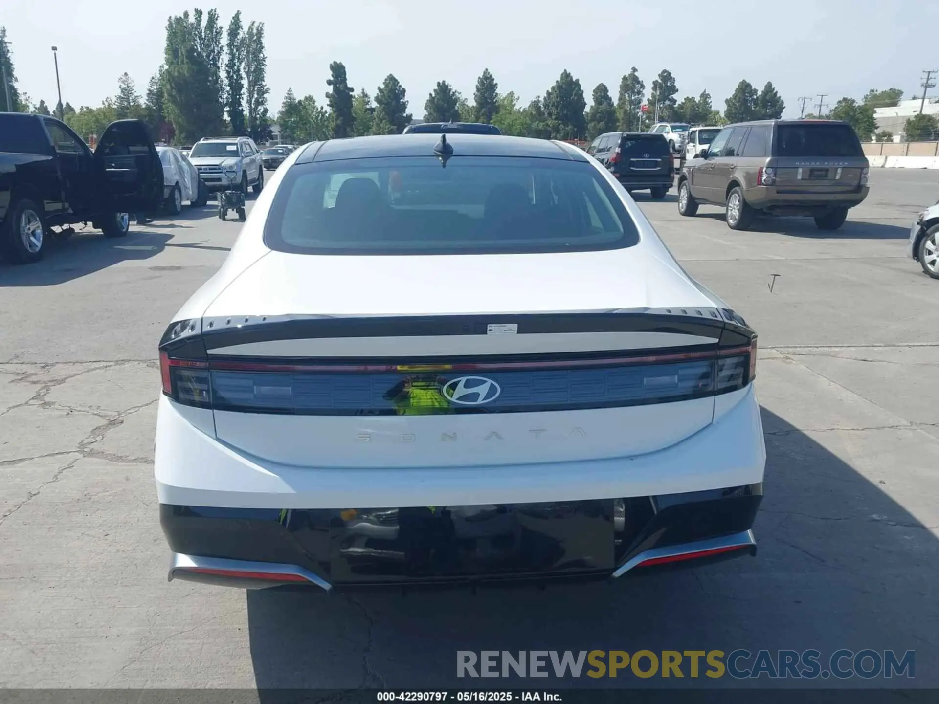 17 Photograph of a damaged car KMHL14JA6RA426688 HYUNDAI SONATA 2024