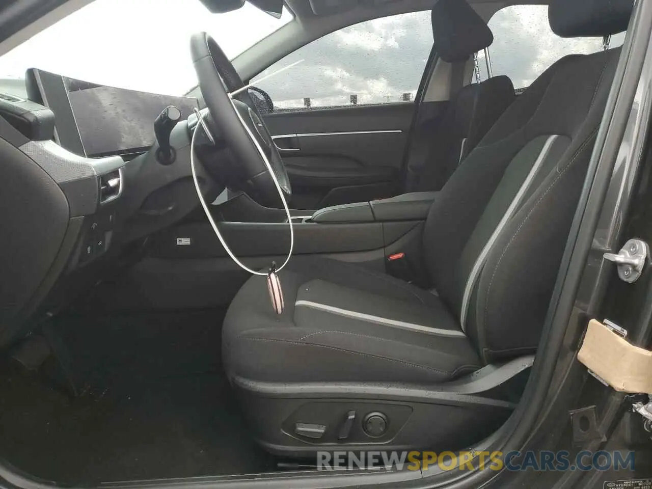 7 Photograph of a damaged car KMHL14JA9RA418990 HYUNDAI SONATA 2024