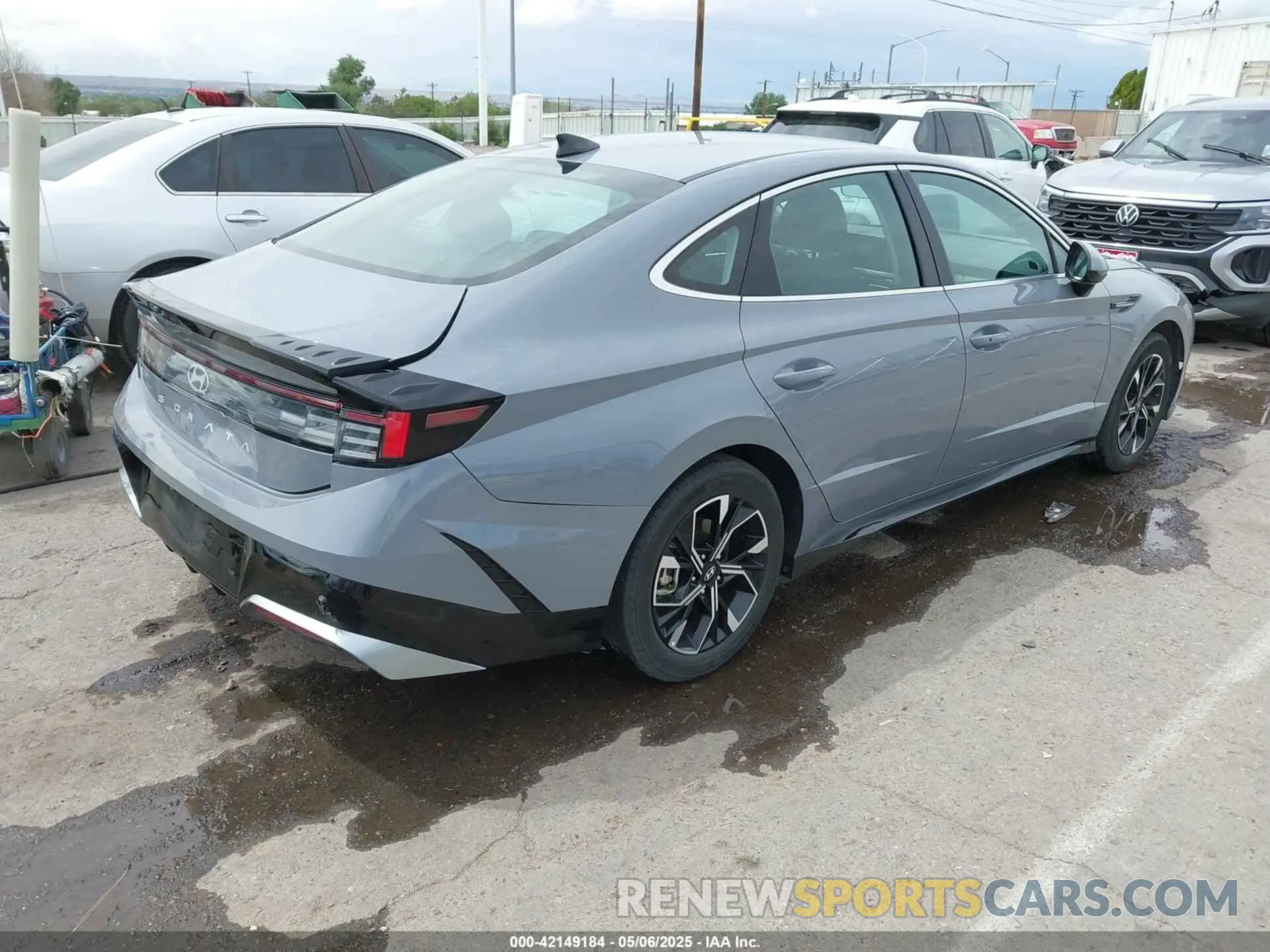 4 Photograph of a damaged car KMHL64JA1RA352243 HYUNDAI SONATA 2024