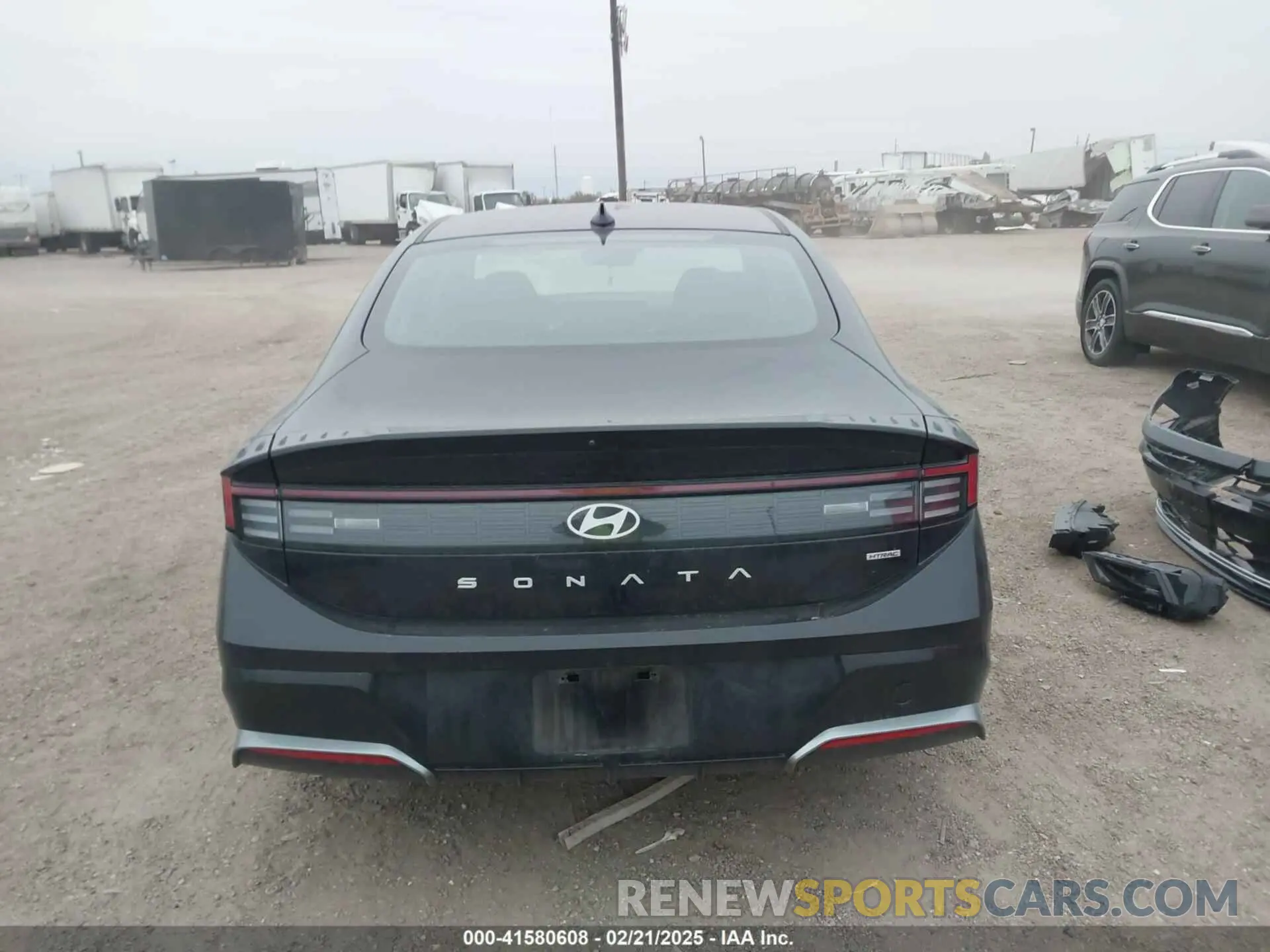 17 Photograph of a damaged car KMHL64JA1RA376669 HYUNDAI SONATA 2024