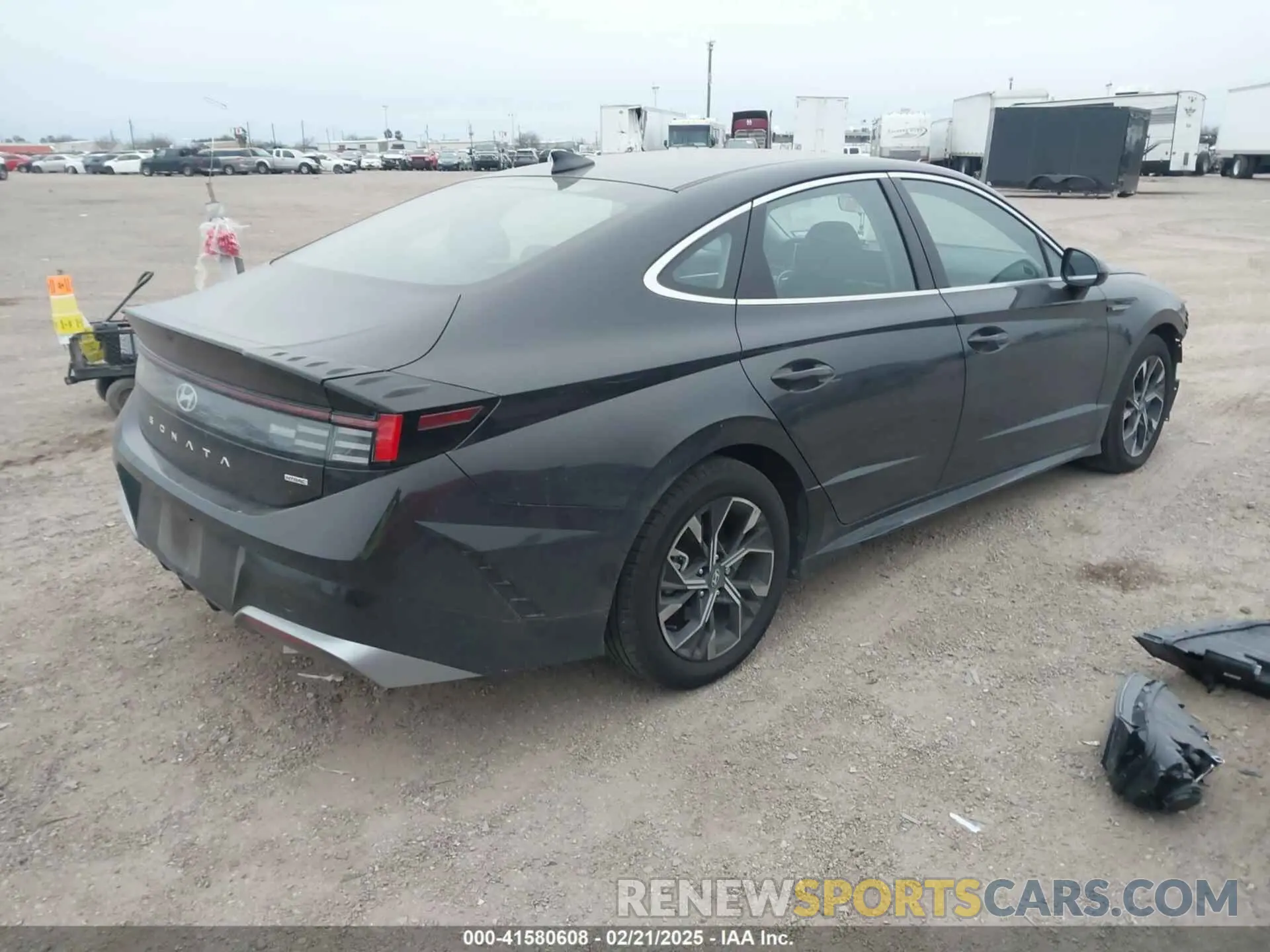 4 Photograph of a damaged car KMHL64JA1RA376669 HYUNDAI SONATA 2024