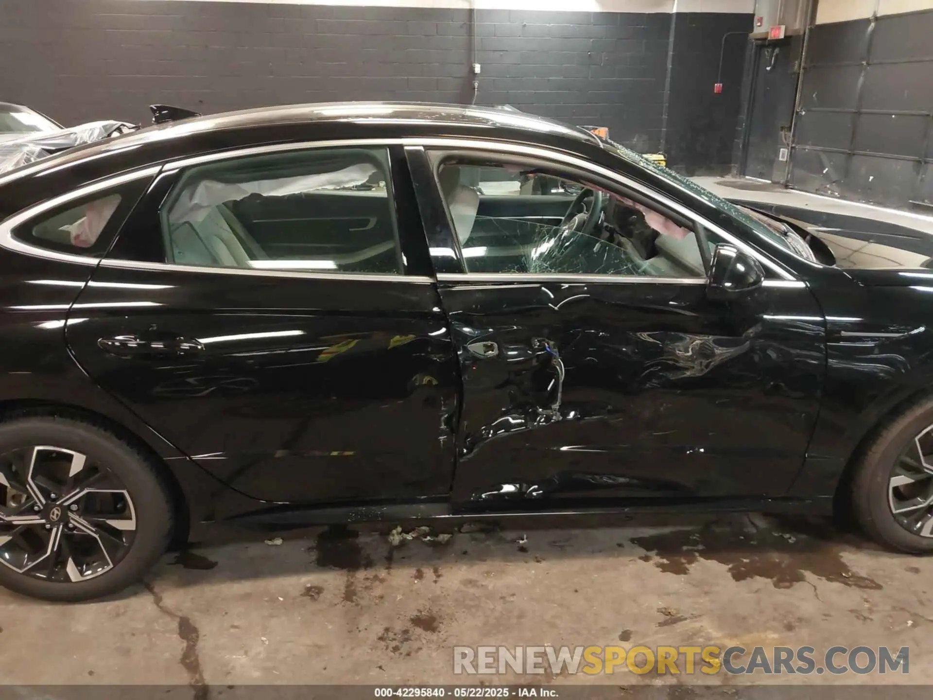 13 Photograph of a damaged car KMHL64JA2RA382142 HYUNDAI SONATA 2024