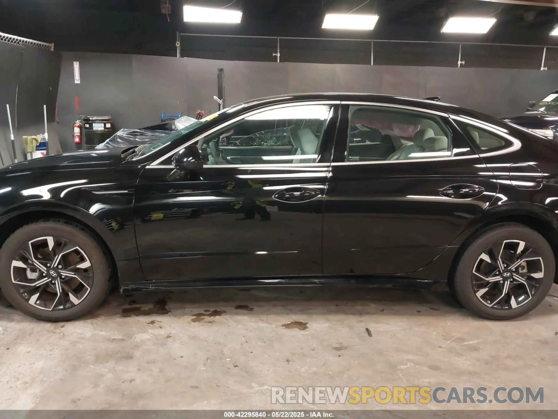 14 Photograph of a damaged car KMHL64JA2RA382142 HYUNDAI SONATA 2024