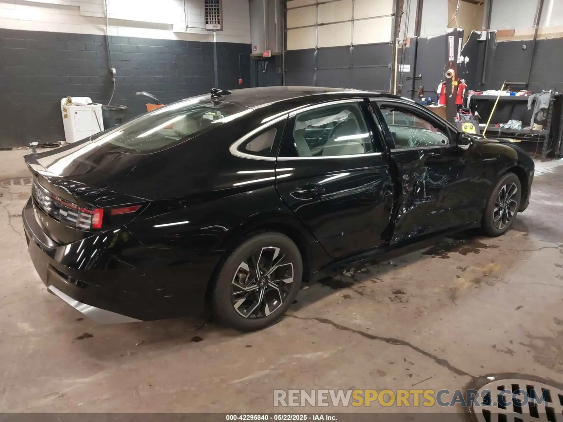 4 Photograph of a damaged car KMHL64JA2RA382142 HYUNDAI SONATA 2024