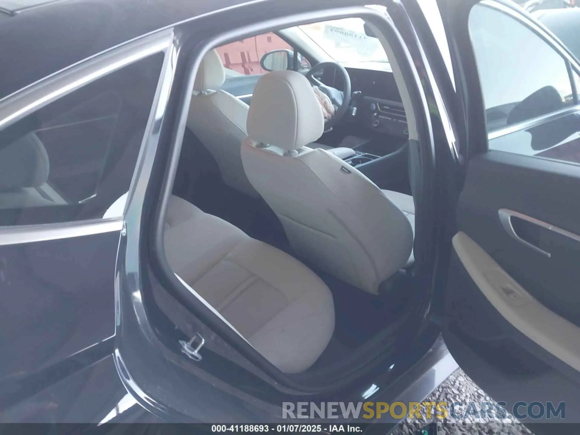 8 Photograph of a damaged car KMHL64JA2RA404740 HYUNDAI SONATA 2024
