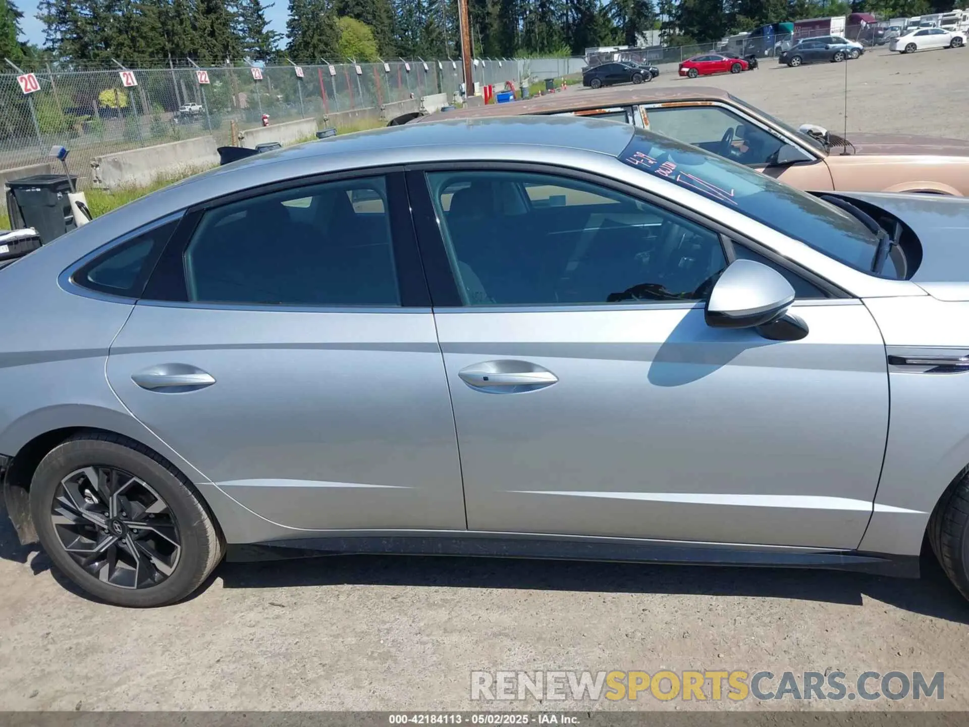 14 Photograph of a damaged car KMHL64JA3RA414323 HYUNDAI SONATA 2024