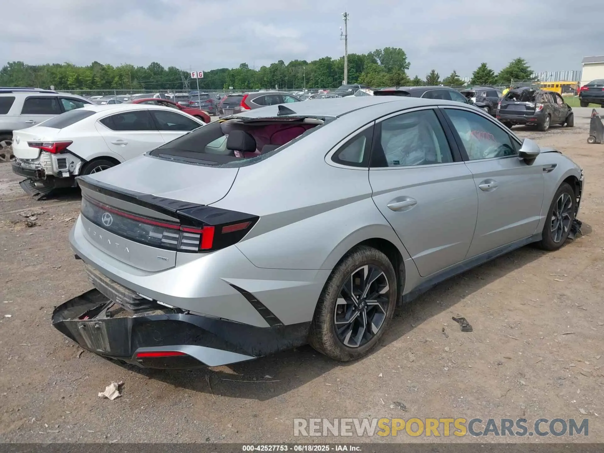 4 Photograph of a damaged car KMHL64JA4RA368422 HYUNDAI SONATA 2024