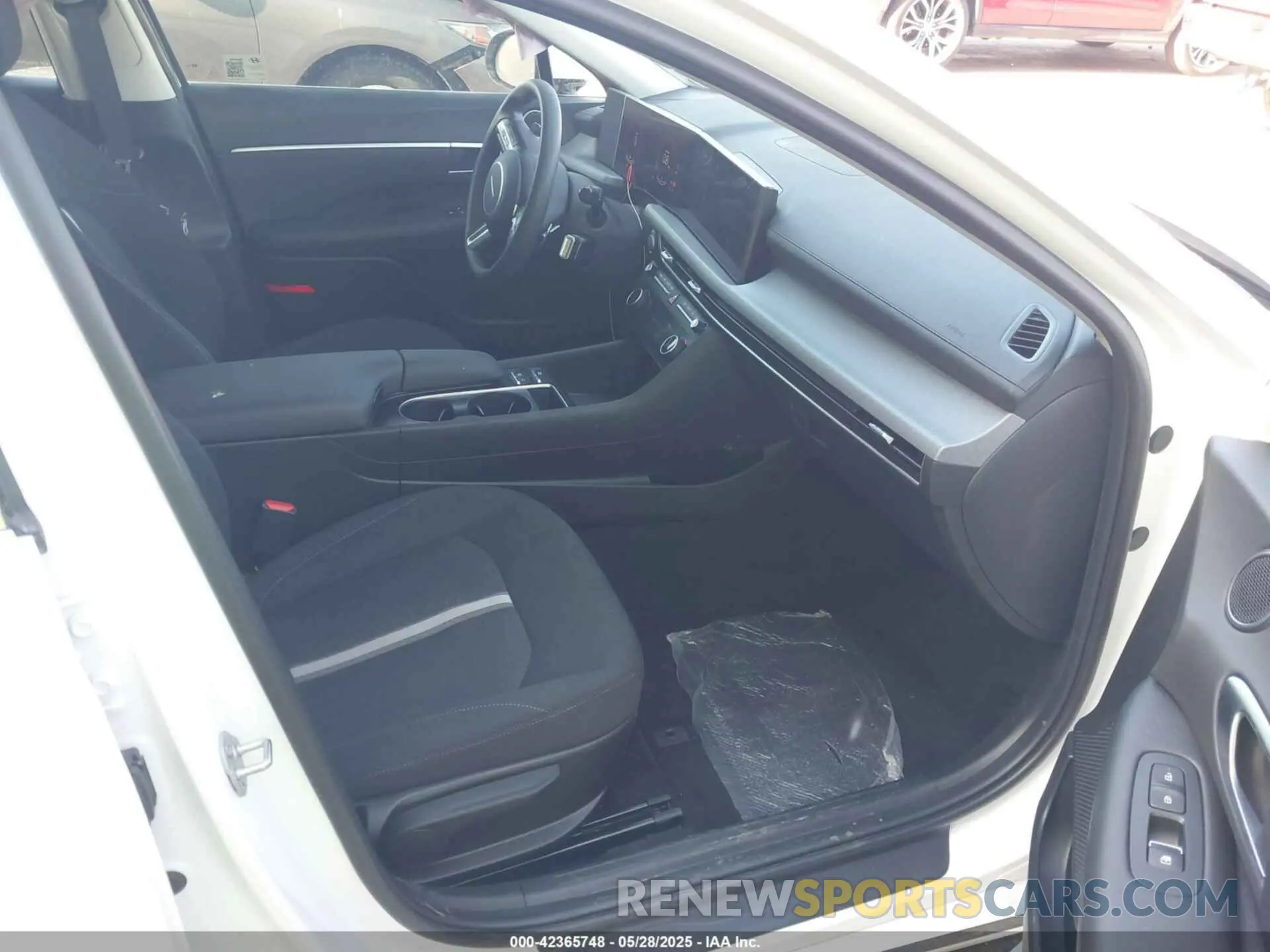 5 Photograph of a damaged car KMHL64JA4RA412855 HYUNDAI SONATA 2024