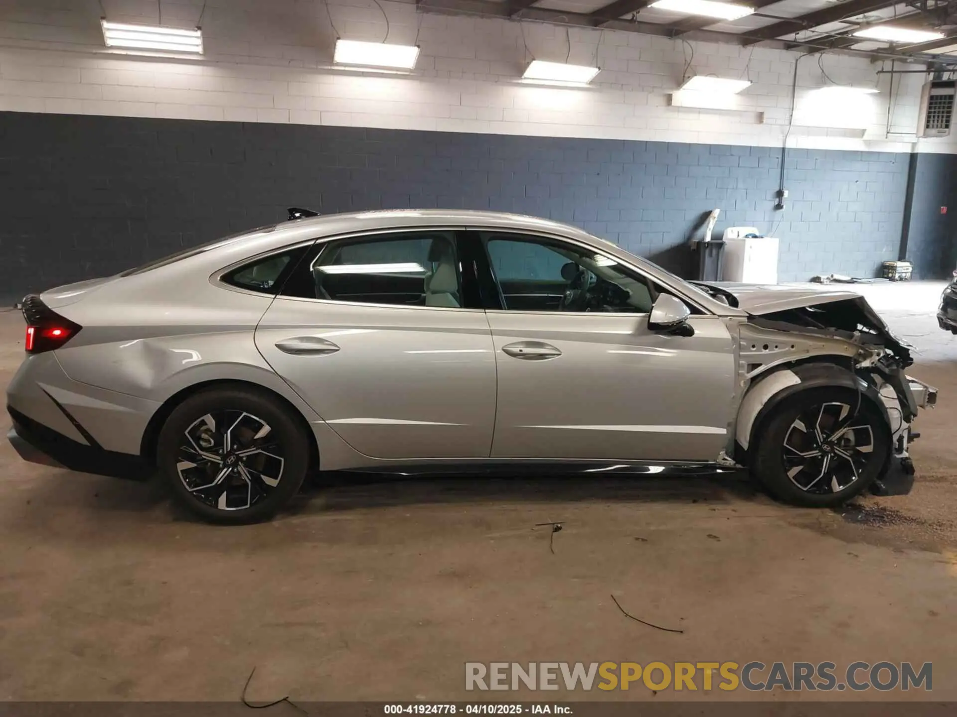 14 Photograph of a damaged car KMHL64JA5RA368929 HYUNDAI SONATA 2024