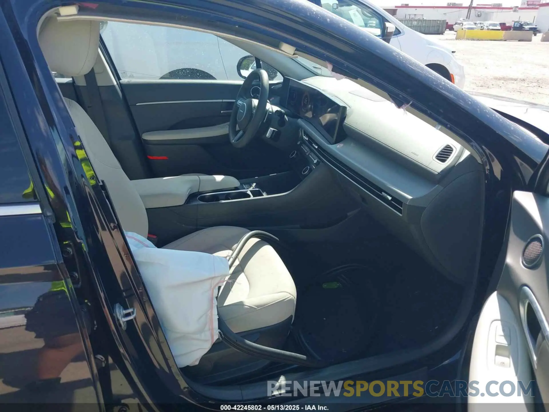 5 Photograph of a damaged car KMHL64JA5RA402206 HYUNDAI SONATA 2024