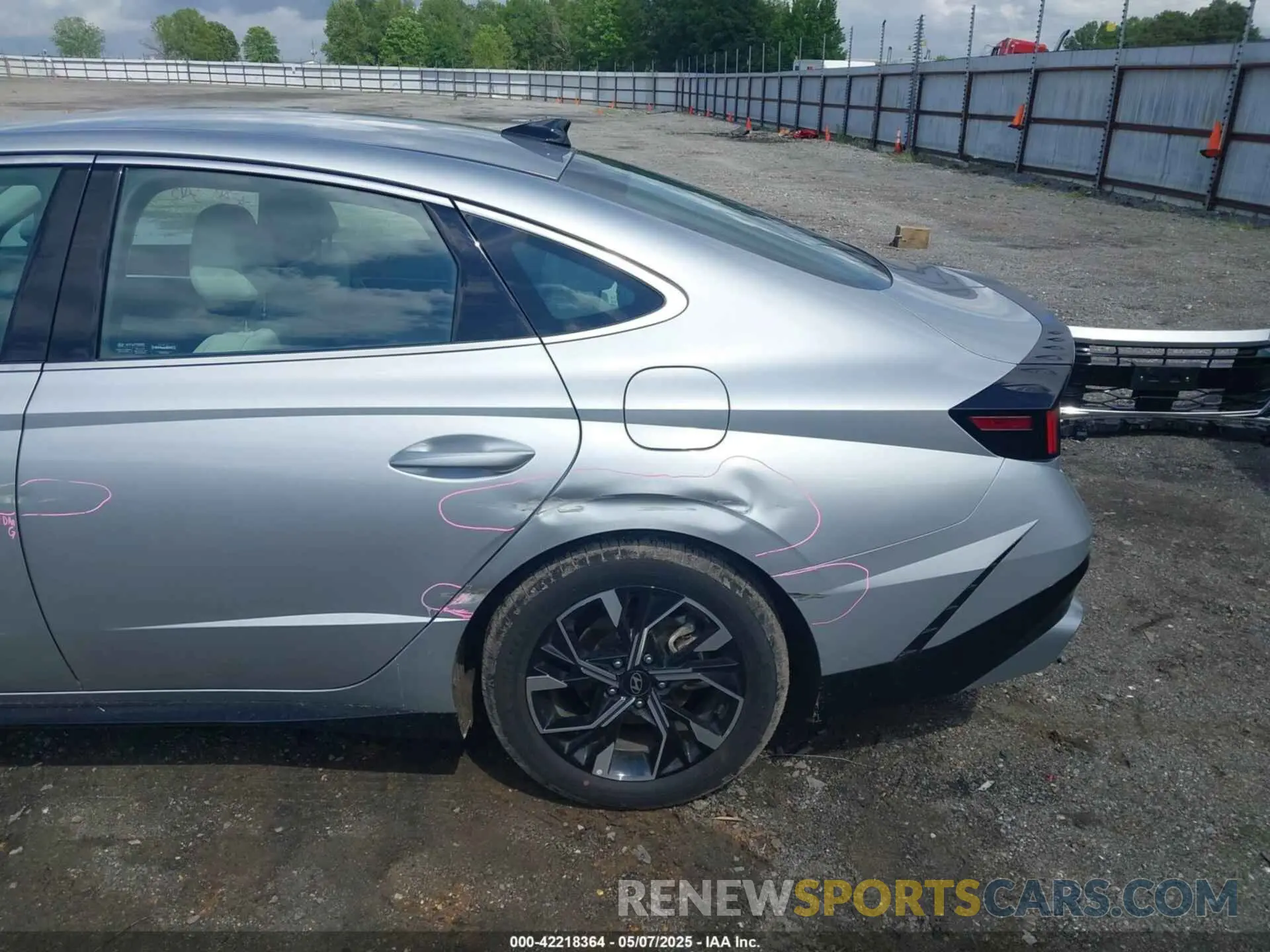 19 Photograph of a damaged car KMHL64JA7RA385845 HYUNDAI SONATA 2024