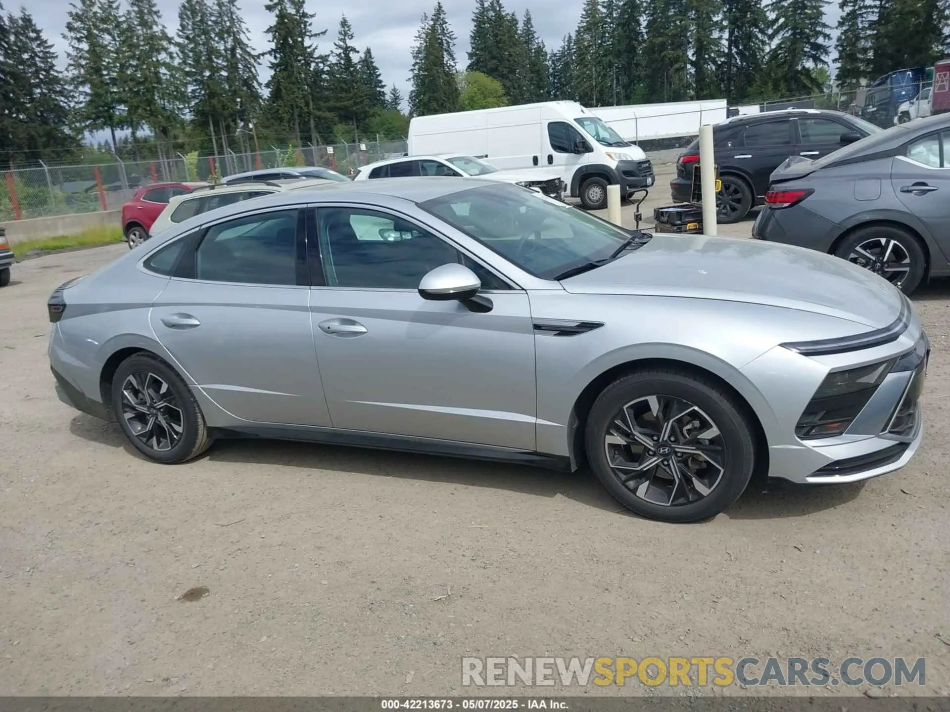 13 Photograph of a damaged car KMHL64JA7RA401882 HYUNDAI SONATA 2024