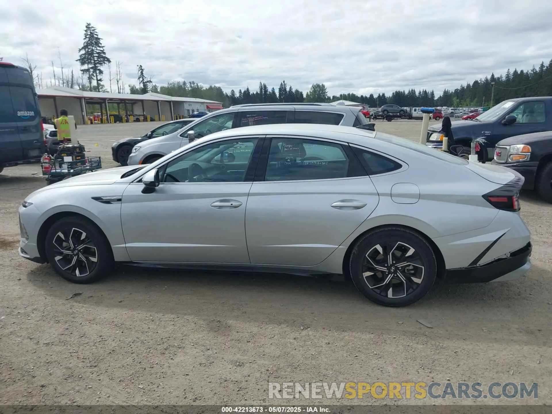14 Photograph of a damaged car KMHL64JA7RA401882 HYUNDAI SONATA 2024