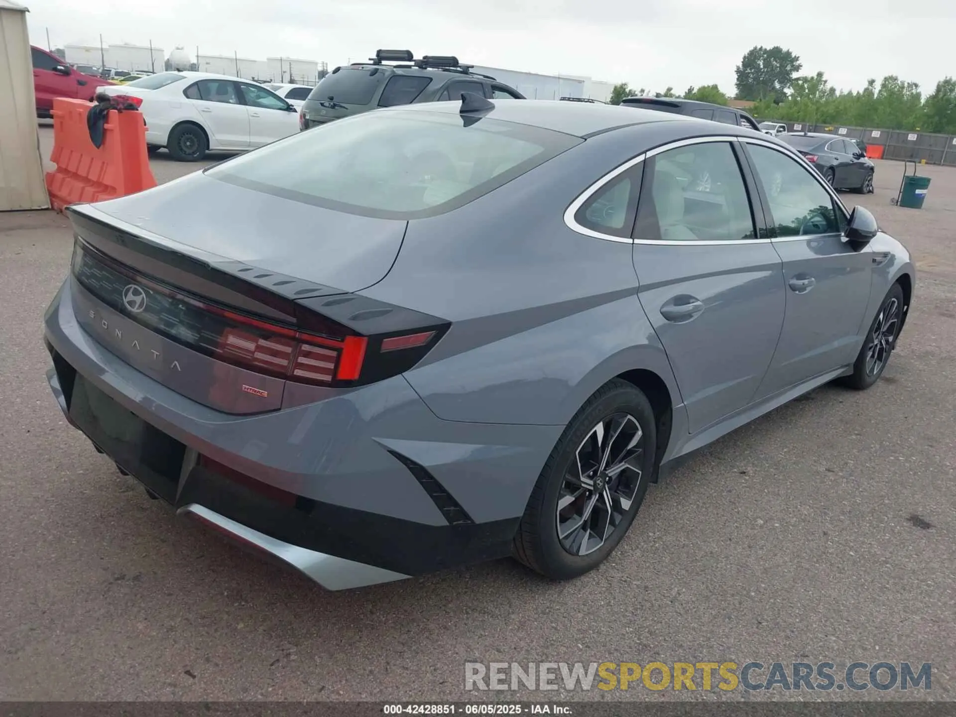 4 Photograph of a damaged car KMHL64JA8RA360064 HYUNDAI SONATA 2024