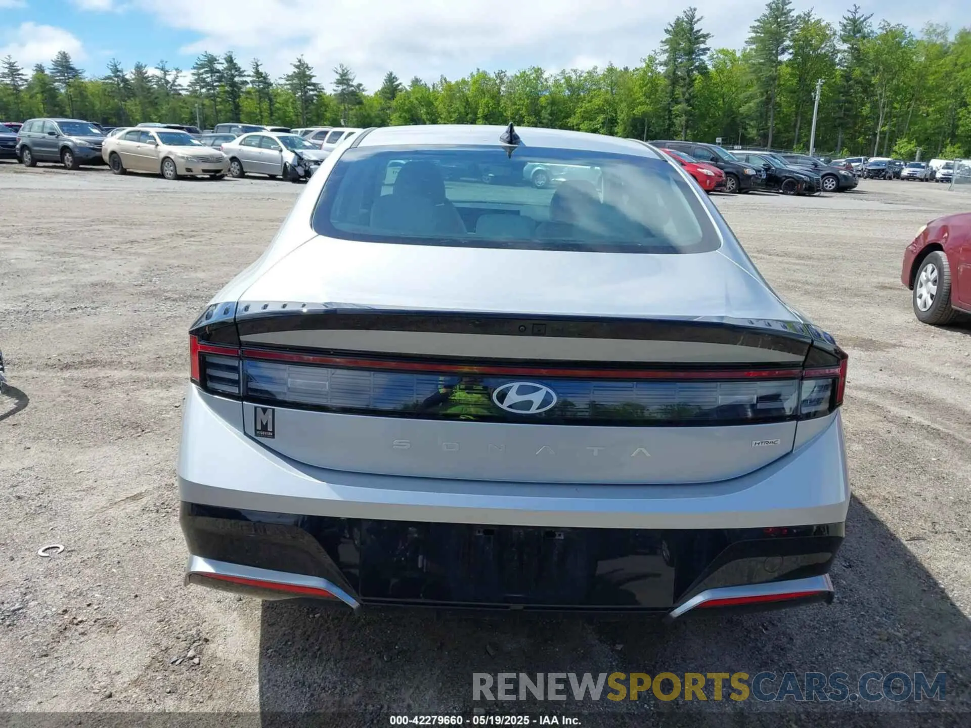 17 Photograph of a damaged car KMHL64JA8RA368911 HYUNDAI SONATA 2024