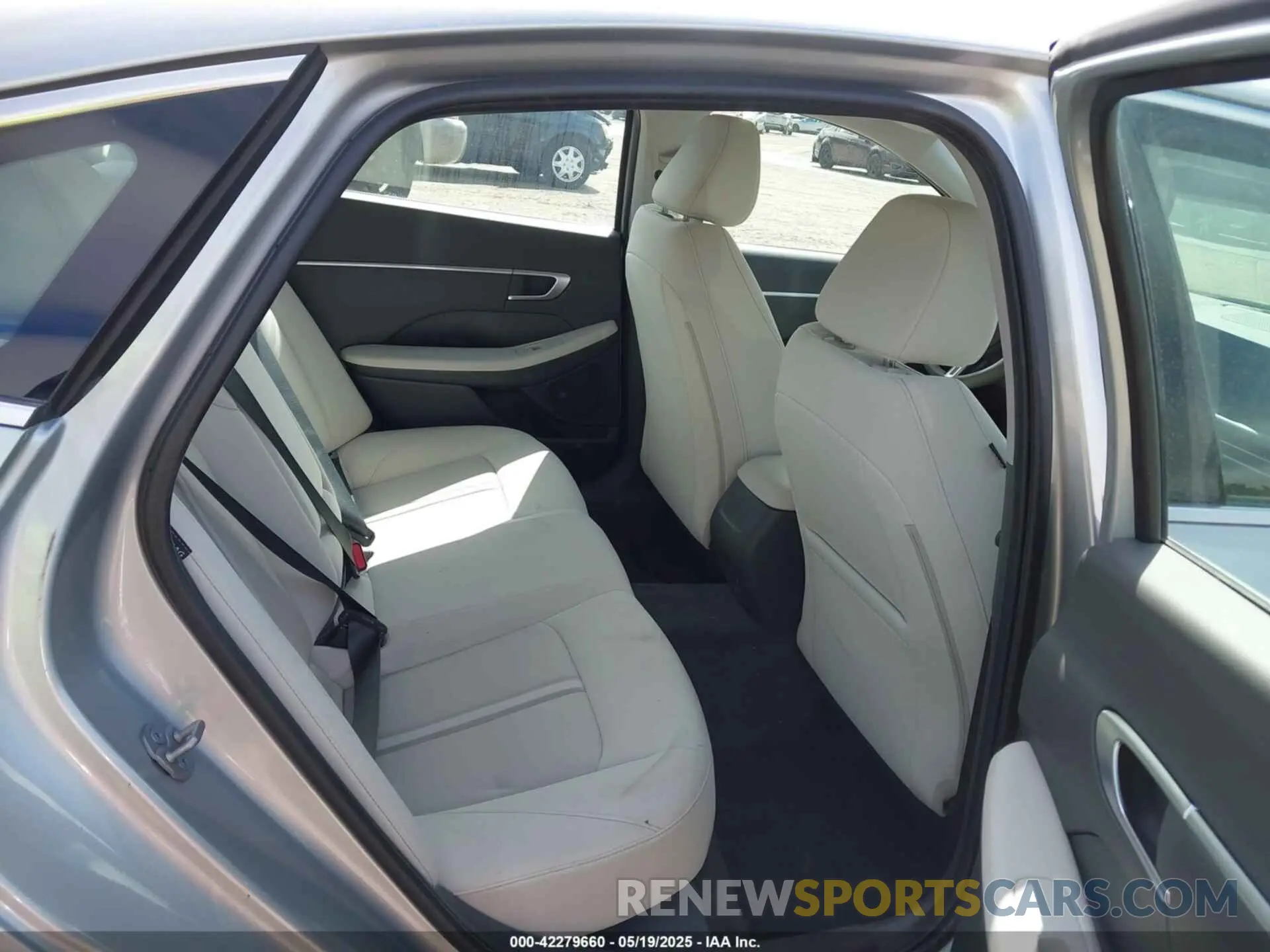8 Photograph of a damaged car KMHL64JA8RA368911 HYUNDAI SONATA 2024