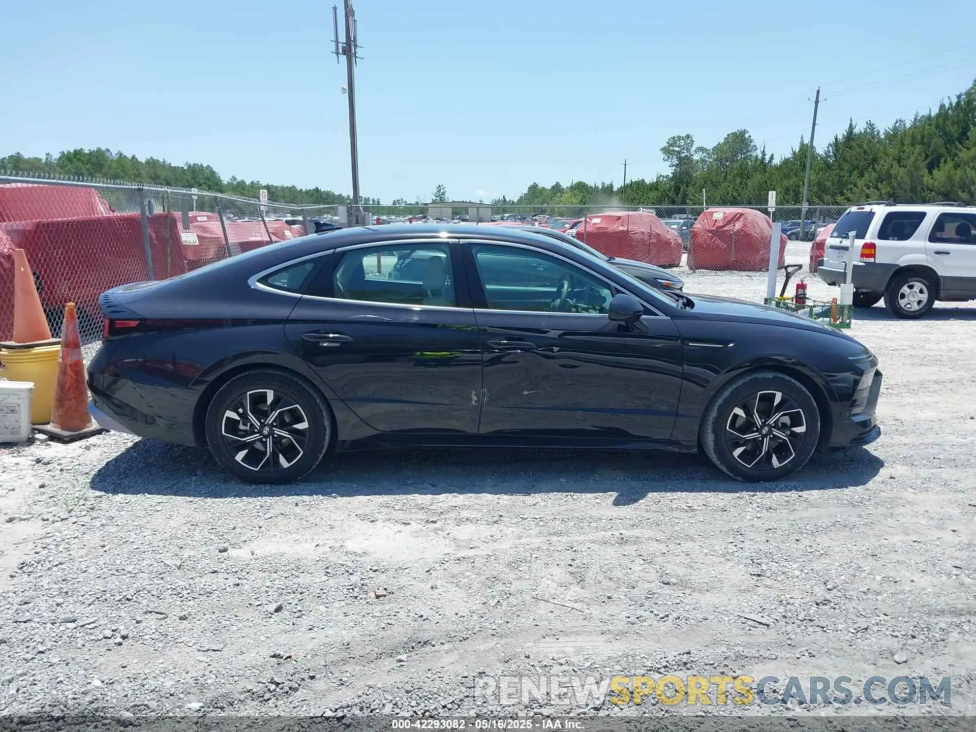 13 Photograph of a damaged car KMHL64JA8RA400479 HYUNDAI SONATA 2024
