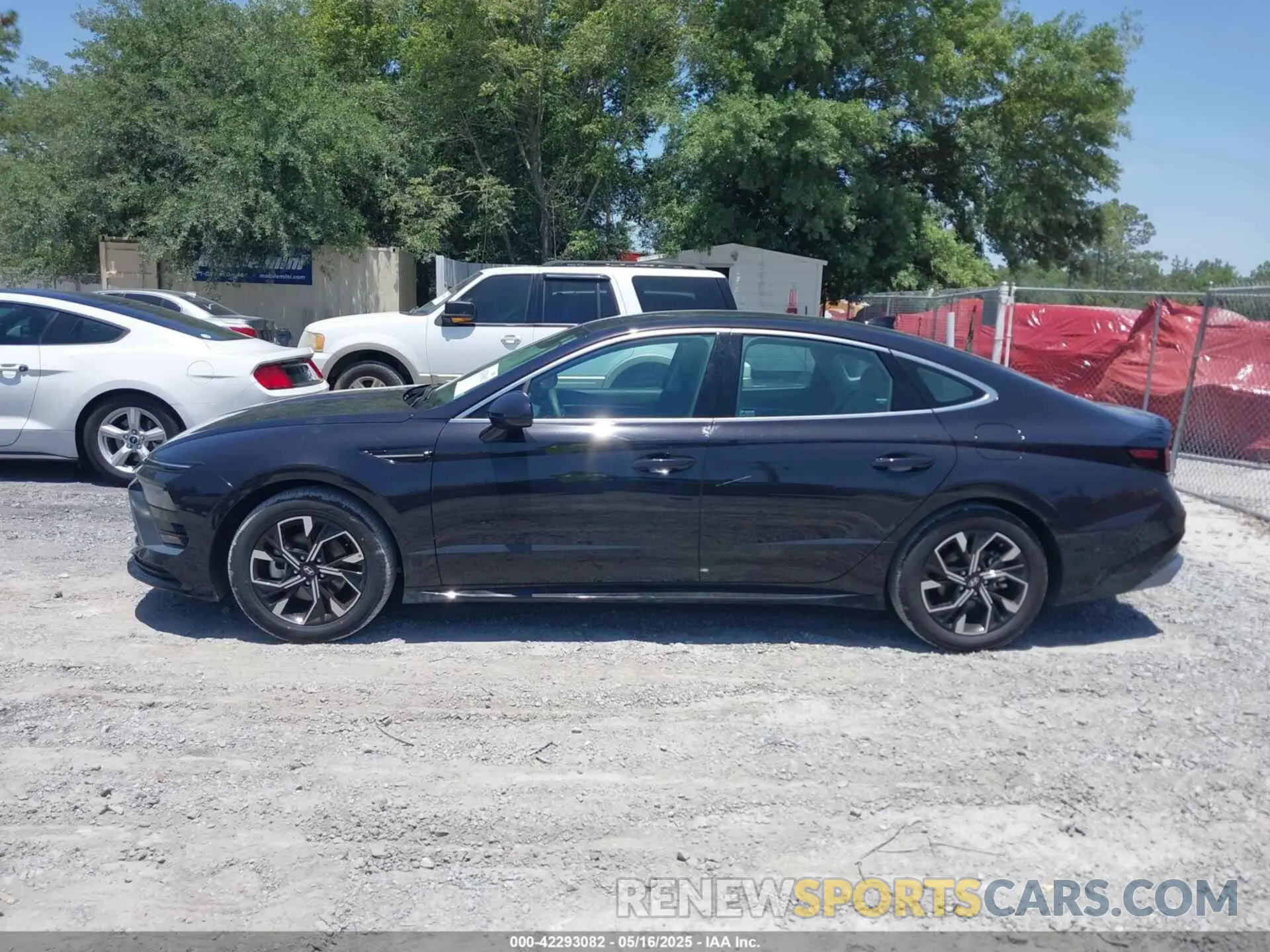 14 Photograph of a damaged car KMHL64JA8RA400479 HYUNDAI SONATA 2024