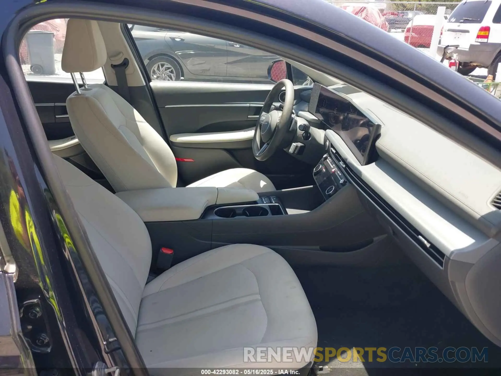 5 Photograph of a damaged car KMHL64JA8RA400479 HYUNDAI SONATA 2024