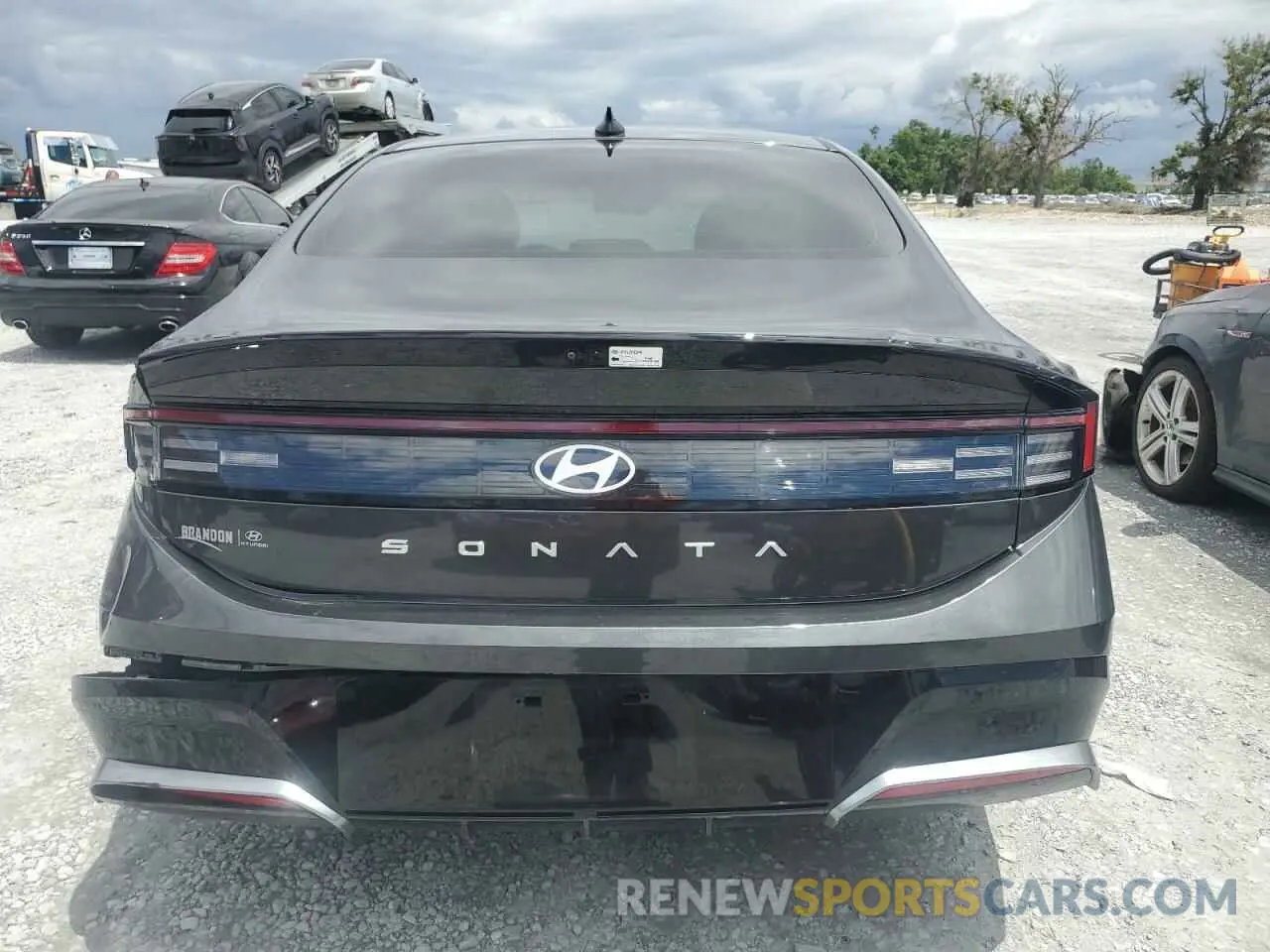 6 Photograph of a damaged car KMHL64JA8RA409862 HYUNDAI SONATA 2024