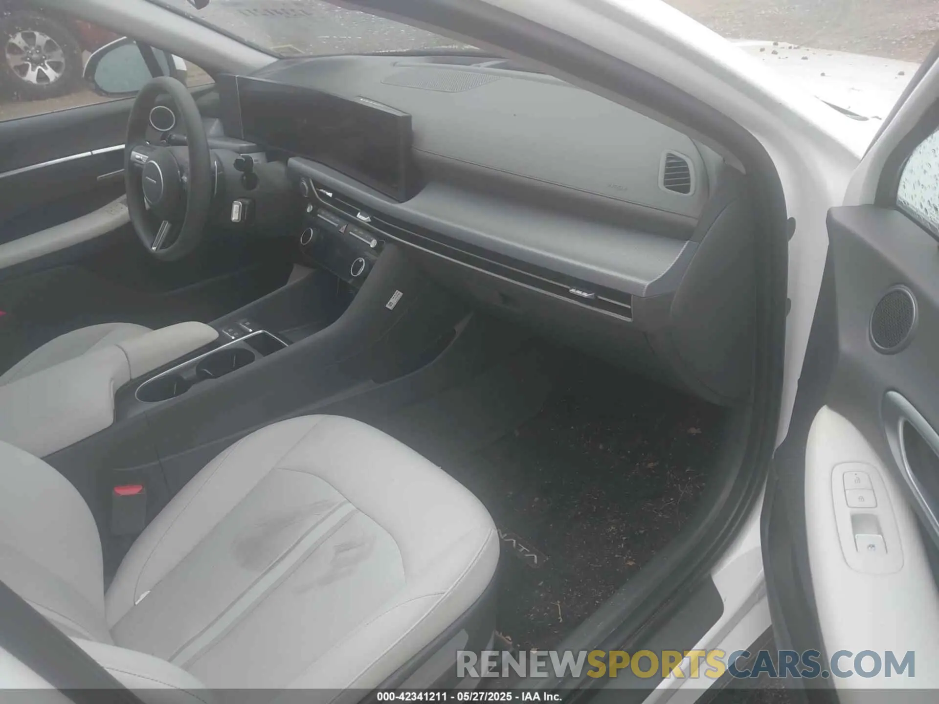 5 Photograph of a damaged car KMHL64JA9RA373003 HYUNDAI SONATA 2024
