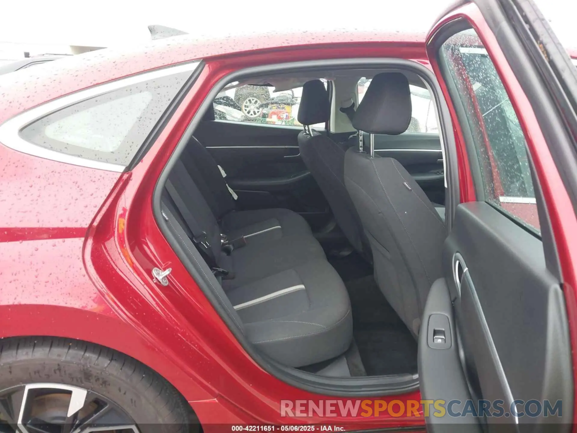 8 Photograph of a damaged car KMHL64JA9RA379626 HYUNDAI SONATA 2024