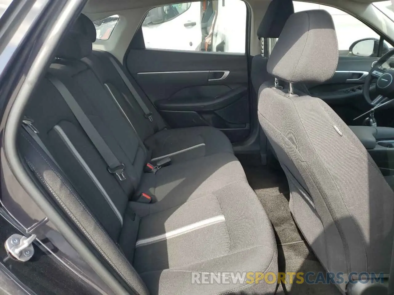10 Photograph of a damaged car KMHL64JA9RA412592 HYUNDAI SONATA 2024