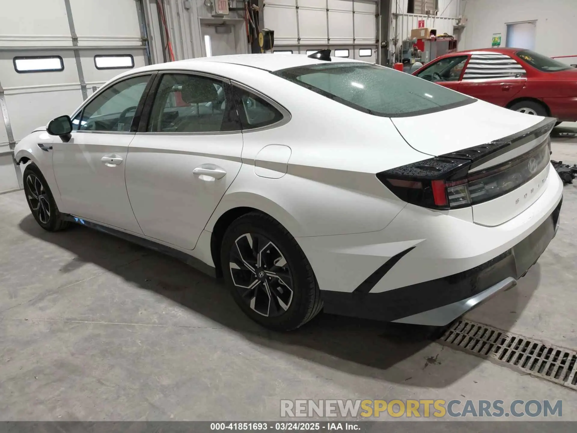 3 Photograph of a damaged car KMHL64JAXRA392482 HYUNDAI SONATA 2024