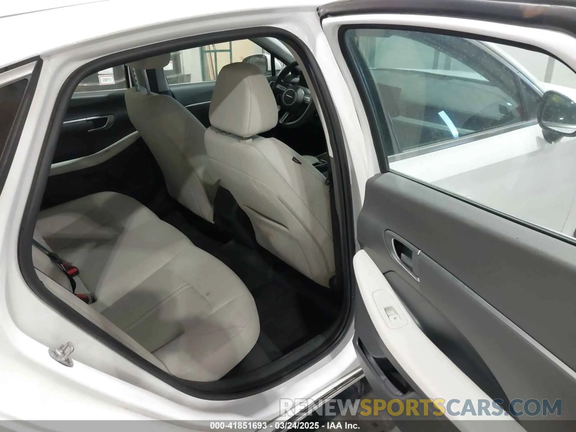 8 Photograph of a damaged car KMHL64JAXRA392482 HYUNDAI SONATA 2024