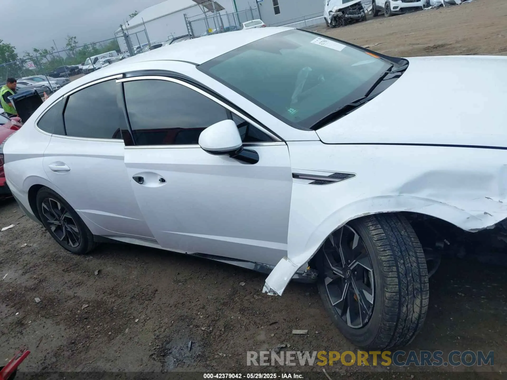 14 Photograph of a damaged car KMHL64JAXRA396144 HYUNDAI SONATA 2024