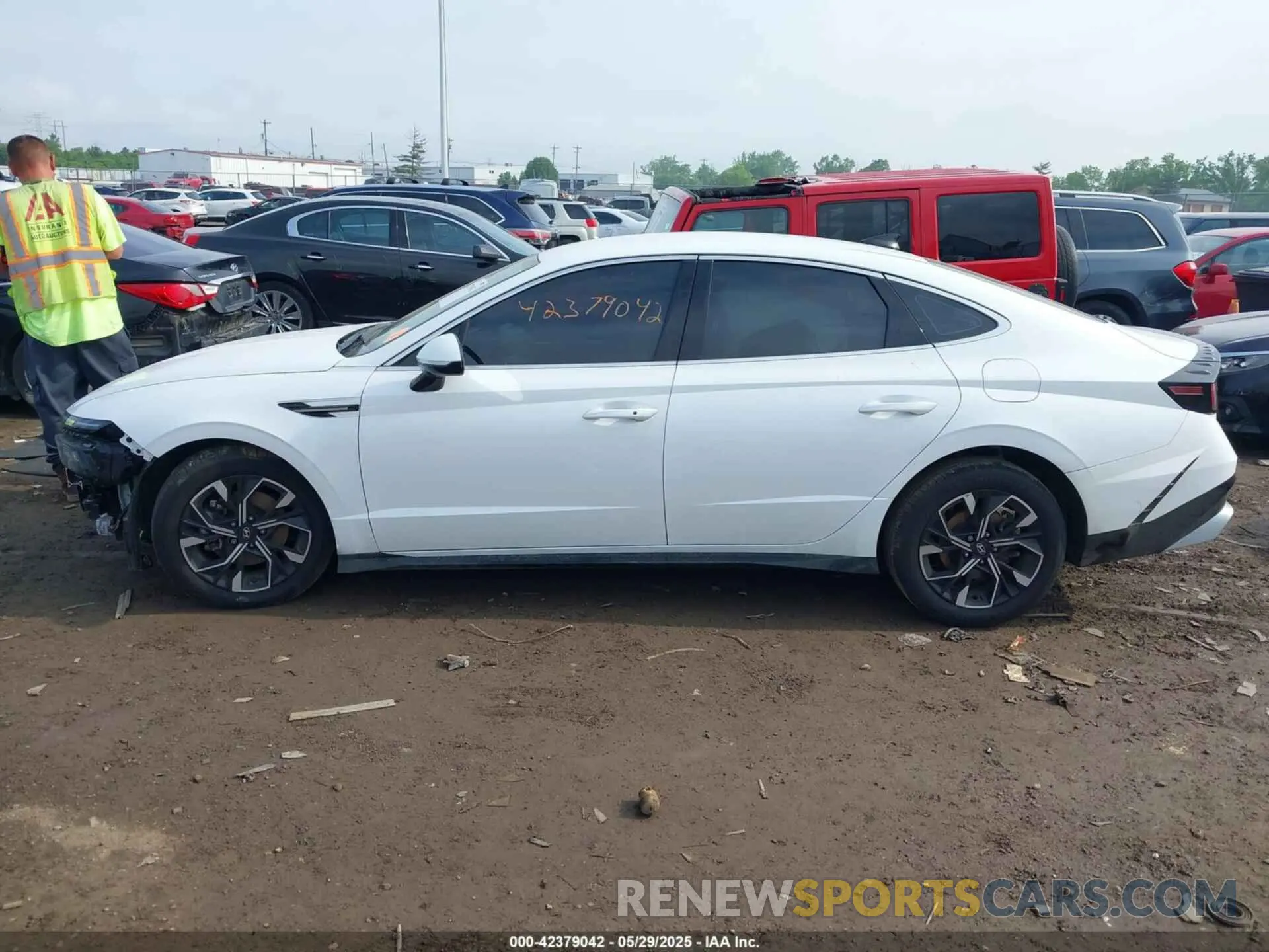 15 Photograph of a damaged car KMHL64JAXRA396144 HYUNDAI SONATA 2024