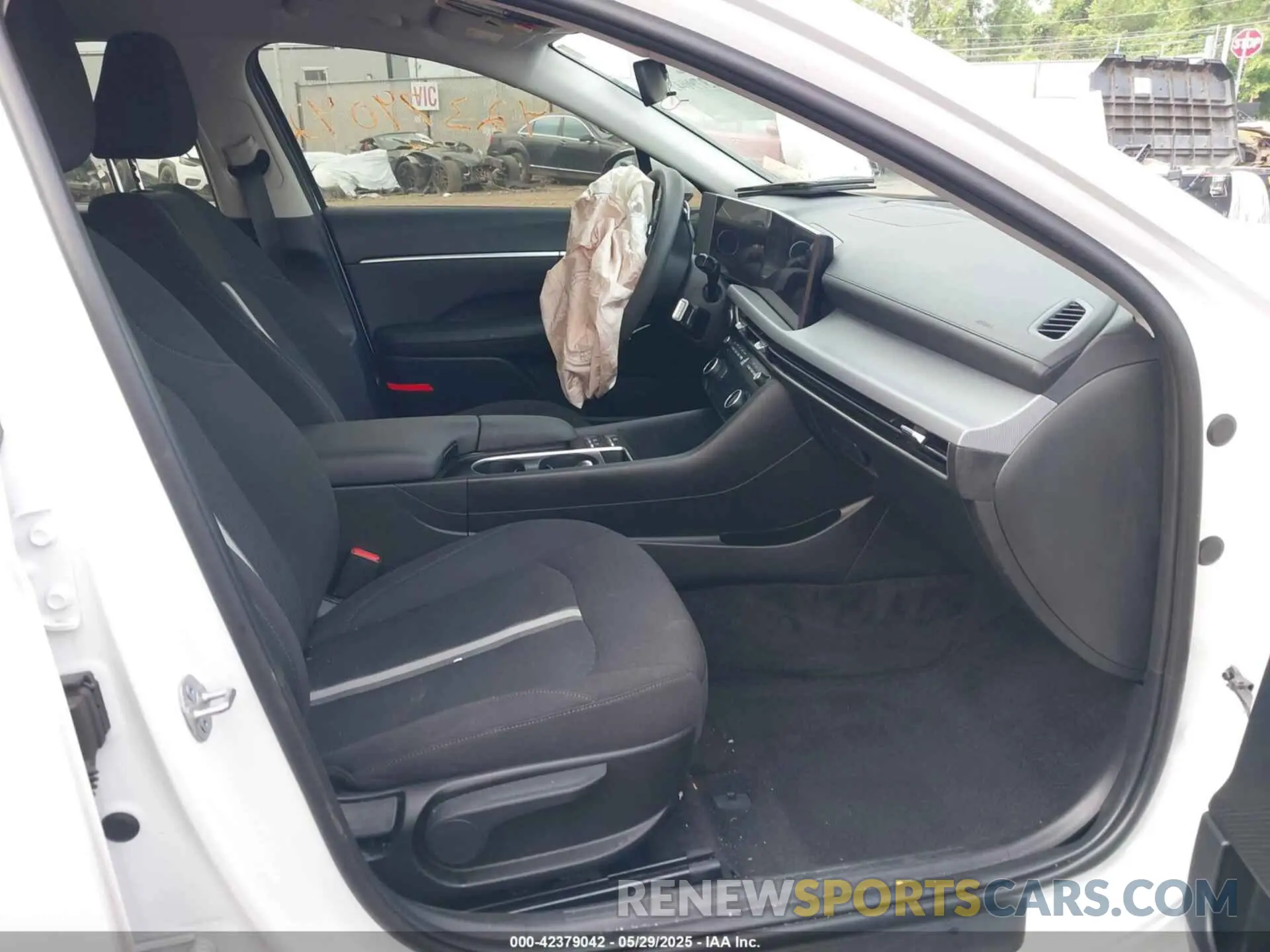 5 Photograph of a damaged car KMHL64JAXRA396144 HYUNDAI SONATA 2024