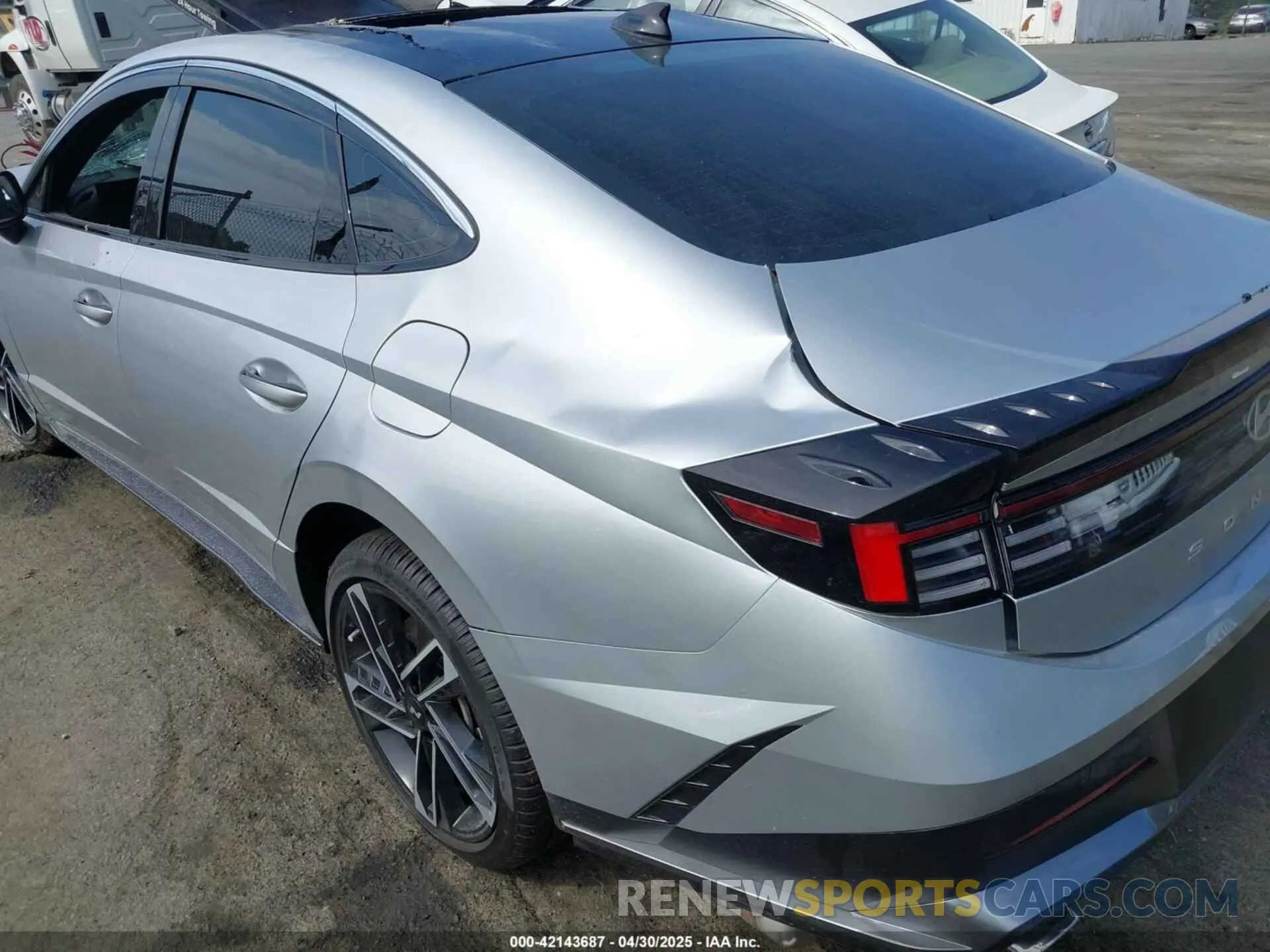 19 Photograph of a damaged car KMHL54JC1SA472957 HYUNDAI SONATA 2025