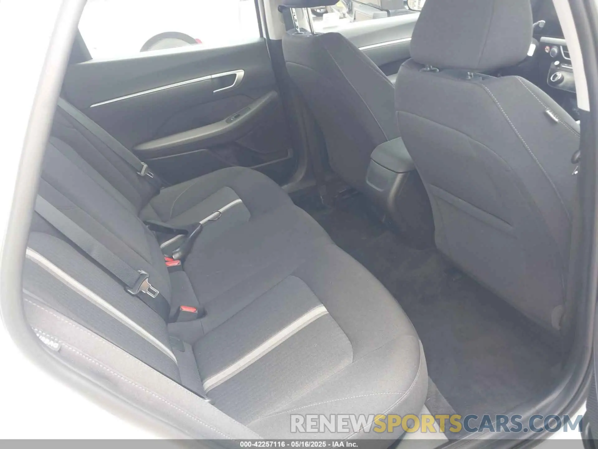 8 Photograph of a damaged car KMHL64JA0SA437502 HYUNDAI SONATA 2025