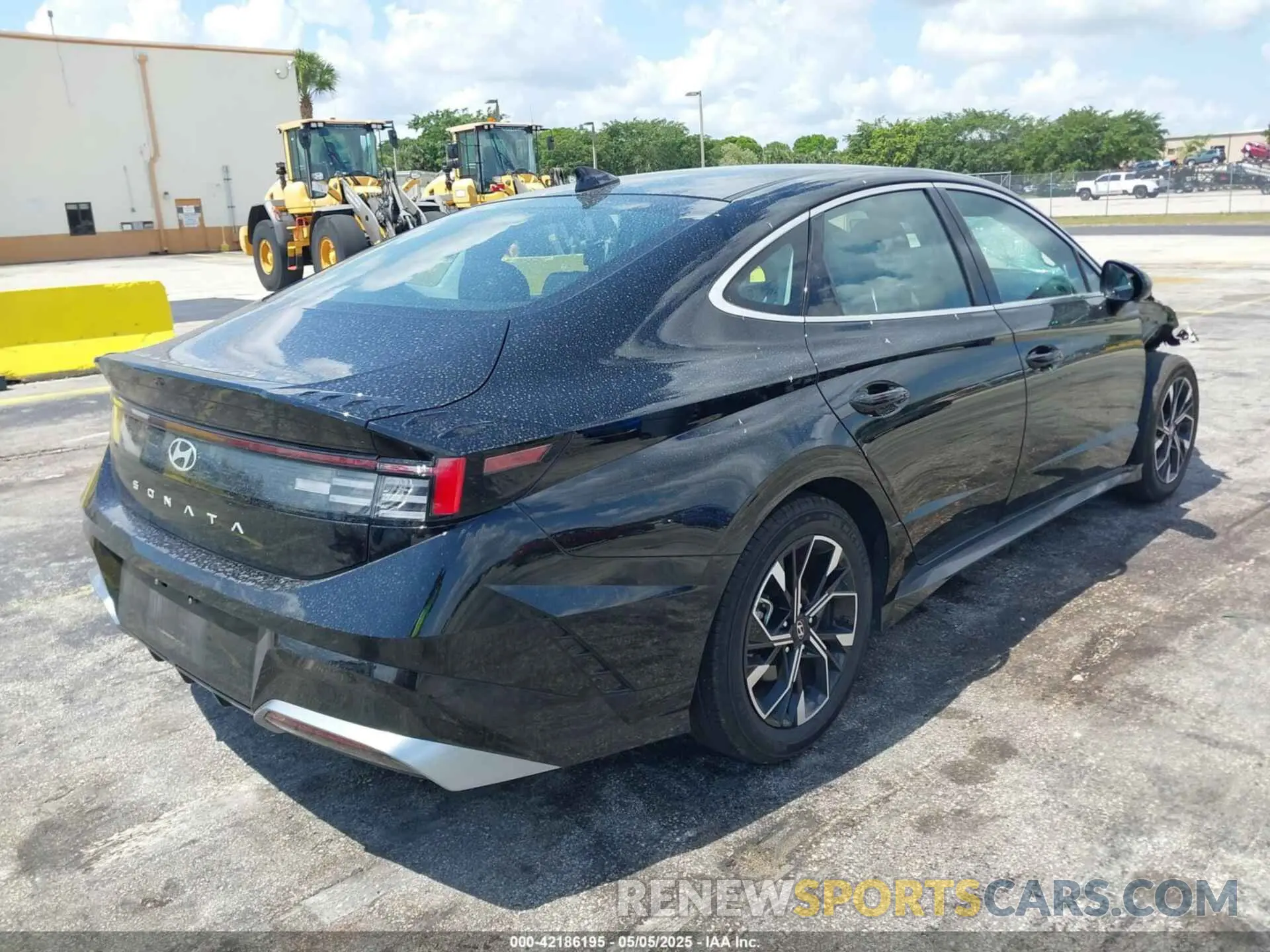 4 Photograph of a damaged car KMHL64JA1SA428968 HYUNDAI SONATA 2025