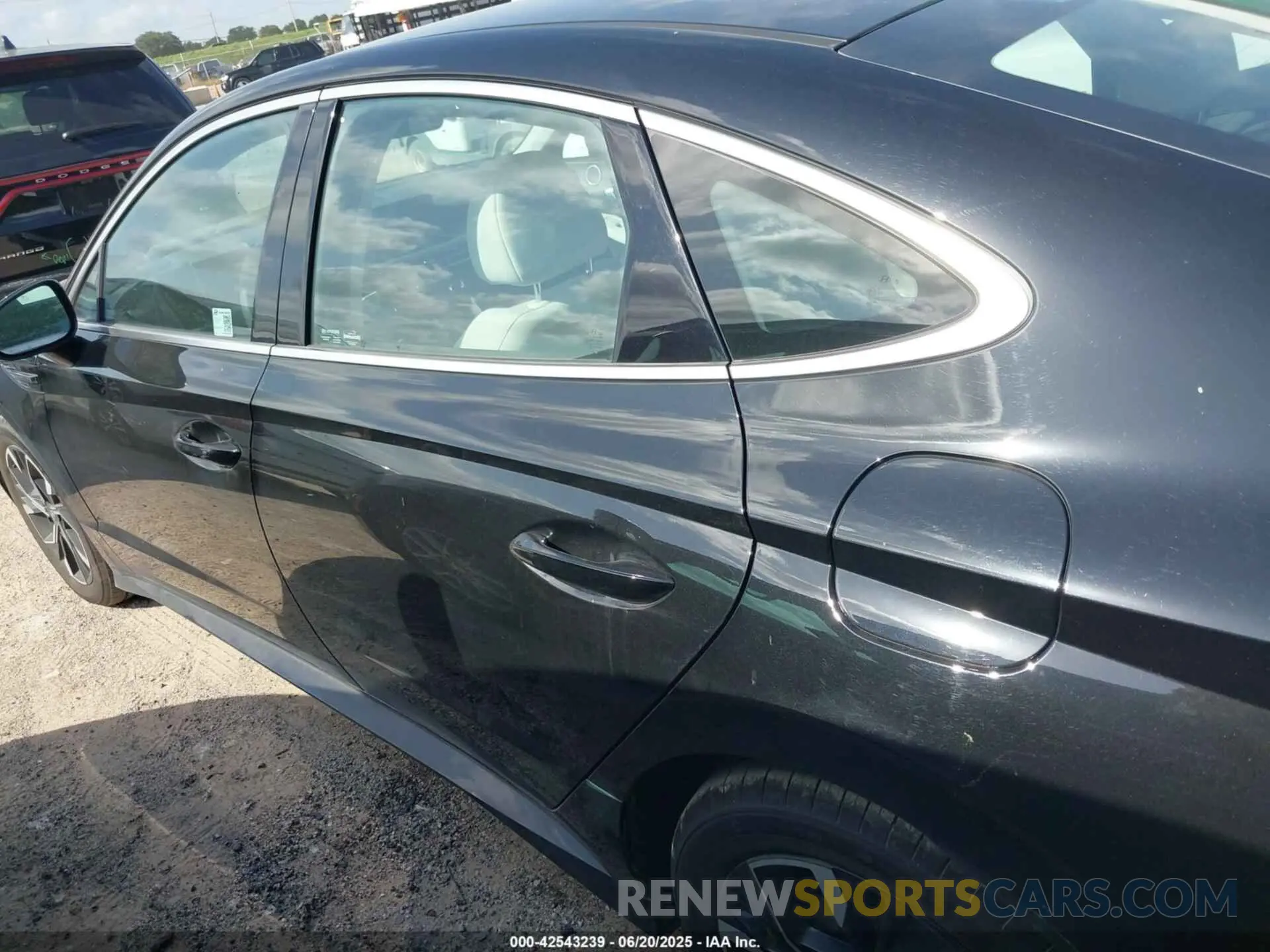 14 Photograph of a damaged car KMHL64JA1SA437721 HYUNDAI SONATA 2025