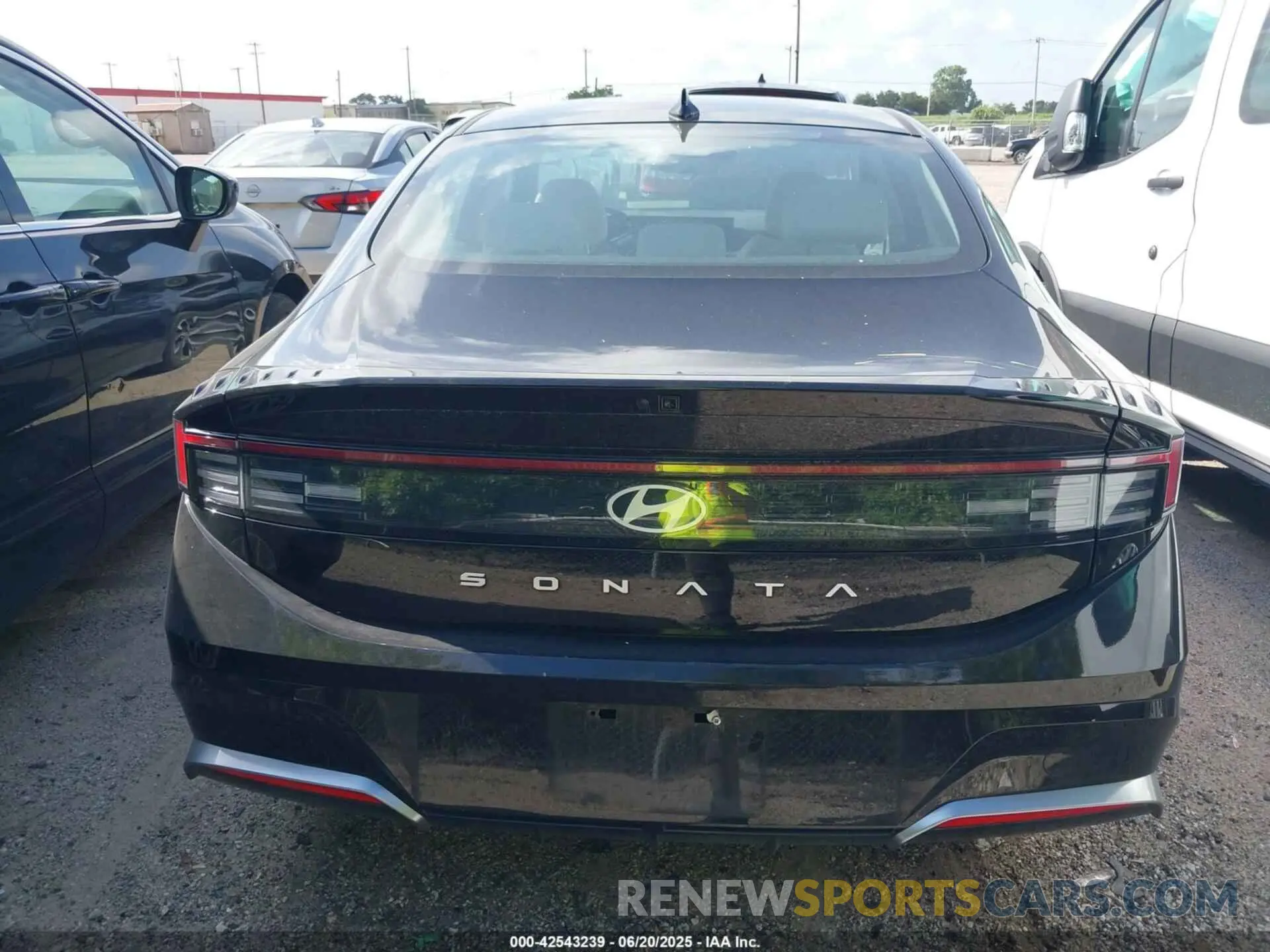16 Photograph of a damaged car KMHL64JA1SA437721 HYUNDAI SONATA 2025