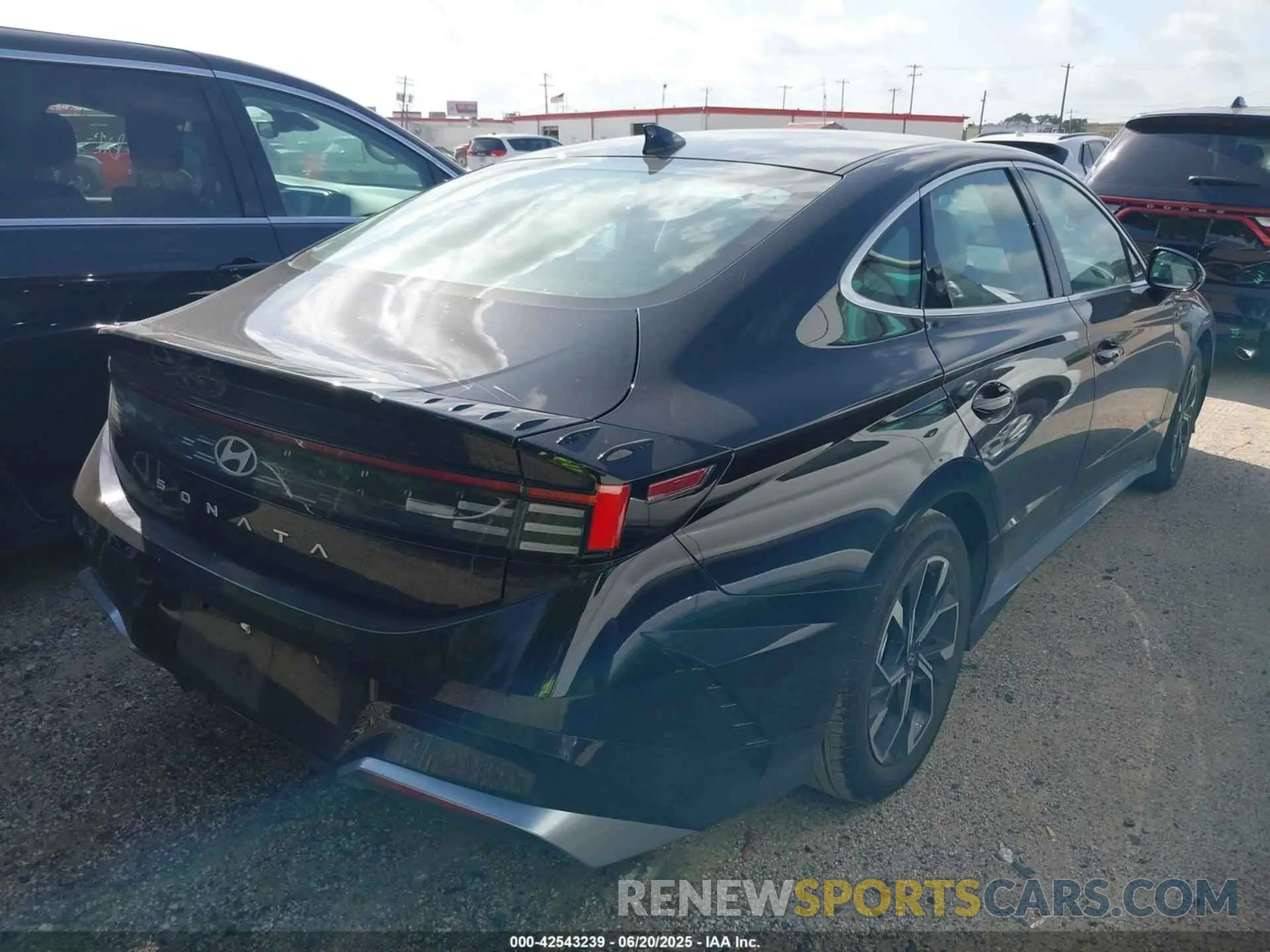4 Photograph of a damaged car KMHL64JA1SA437721 HYUNDAI SONATA 2025