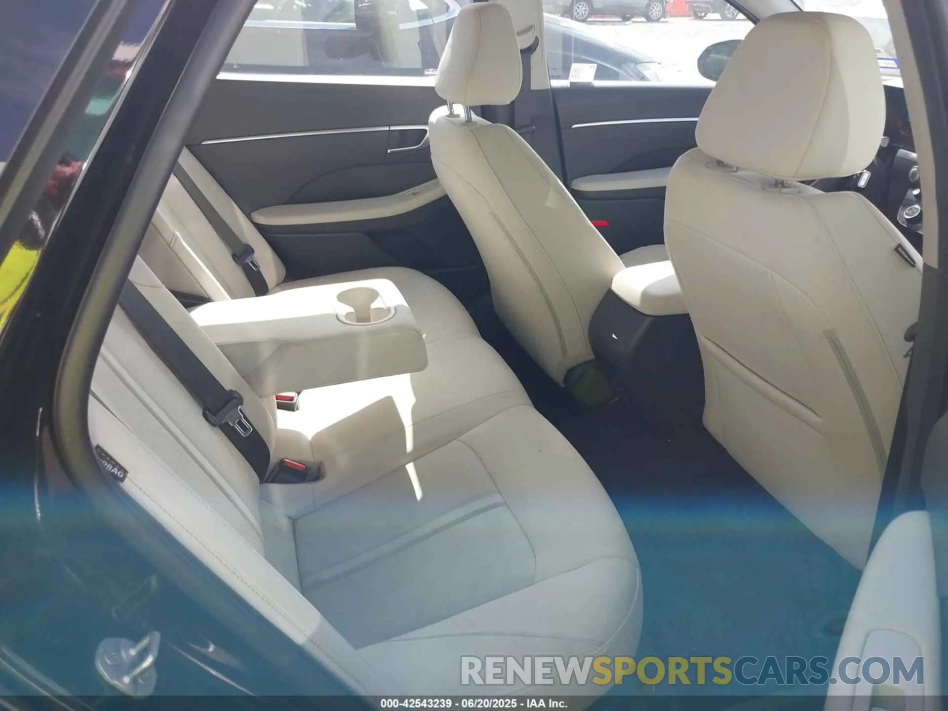 8 Photograph of a damaged car KMHL64JA1SA437721 HYUNDAI SONATA 2025