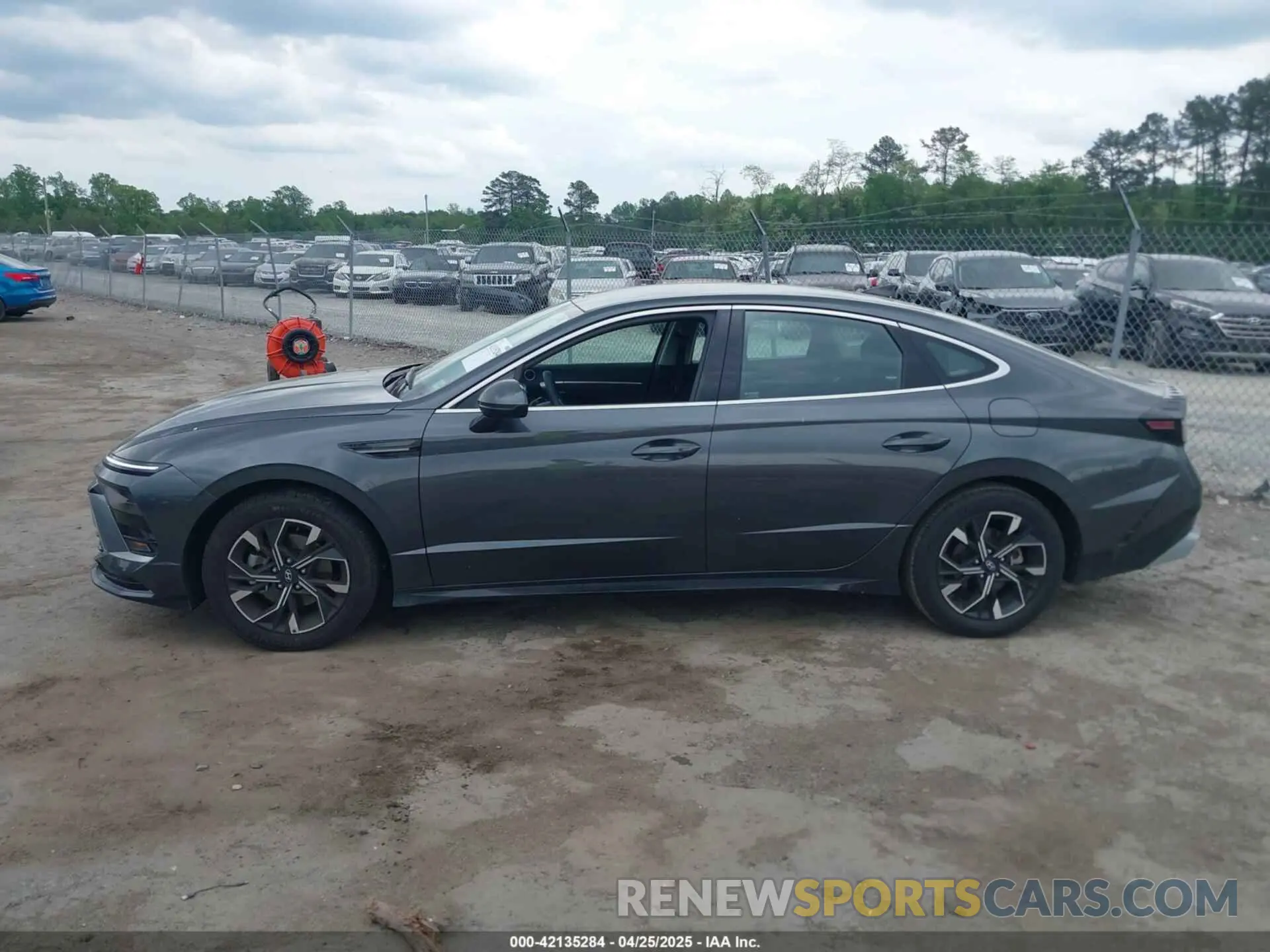 14 Photograph of a damaged car KMHL64JA1SA439825 HYUNDAI SONATA 2025