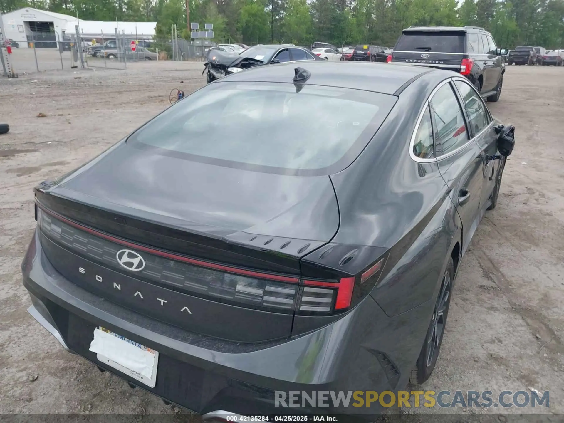 4 Photograph of a damaged car KMHL64JA1SA439825 HYUNDAI SONATA 2025